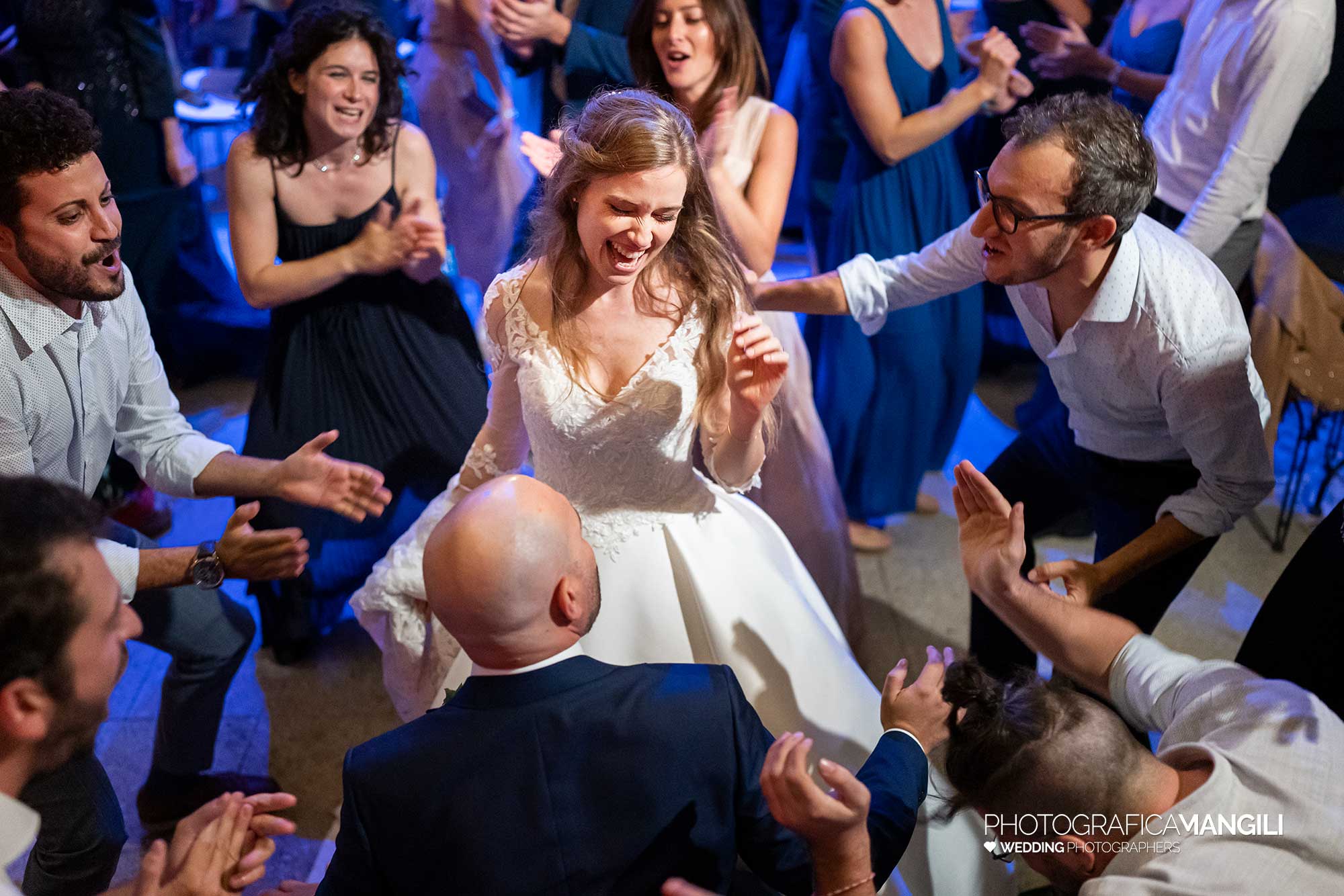 055 fotografo matrimonio reportage wedding ballo festa amici sposi villa redona trescore balneario bergamo 055 fotografo matrimonio reportage wedding ballo festa amici sposi villa redona trescore balneario bergamo