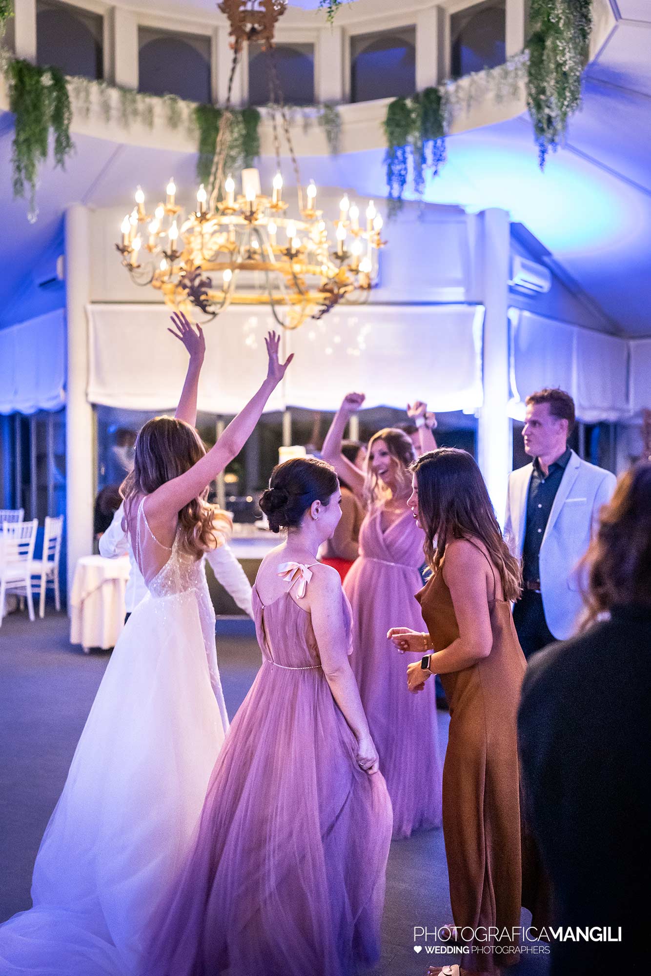 055 fotografo matrimonio reportage wedding sposa fetsa balli villa acquaroli carvico bergamo 055 fotografo matrimonio reportage wedding sposa fetsa balli villa acquaroli carvico bergamo