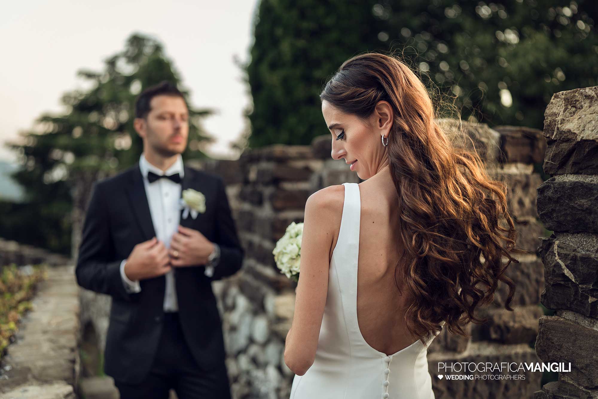 056 fotografo matrimonio reportage wedding ritratto sposi mura castello rossino calolziocorte lecco lago como 056 fotografo matrimonio reportage wedding ritratto sposi mura castello rossino calolziocorte lecco lago como