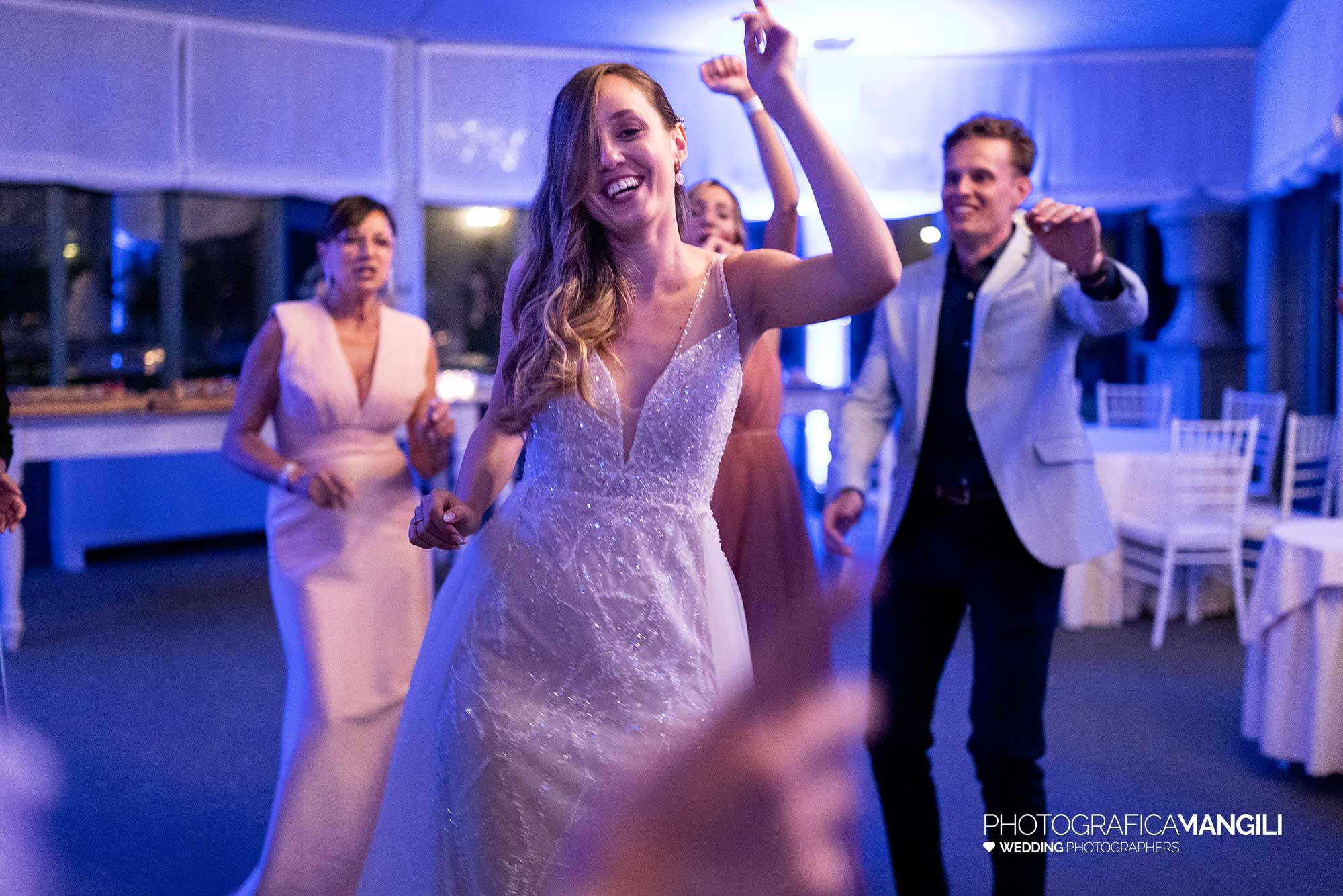 056 fotografo matrimonio reportage wedding sposa fetsa balli villa acquaroli carvico bergamo 056 fotografo matrimonio reportage wedding sposa fetsa balli villa acquaroli carvico bergamo