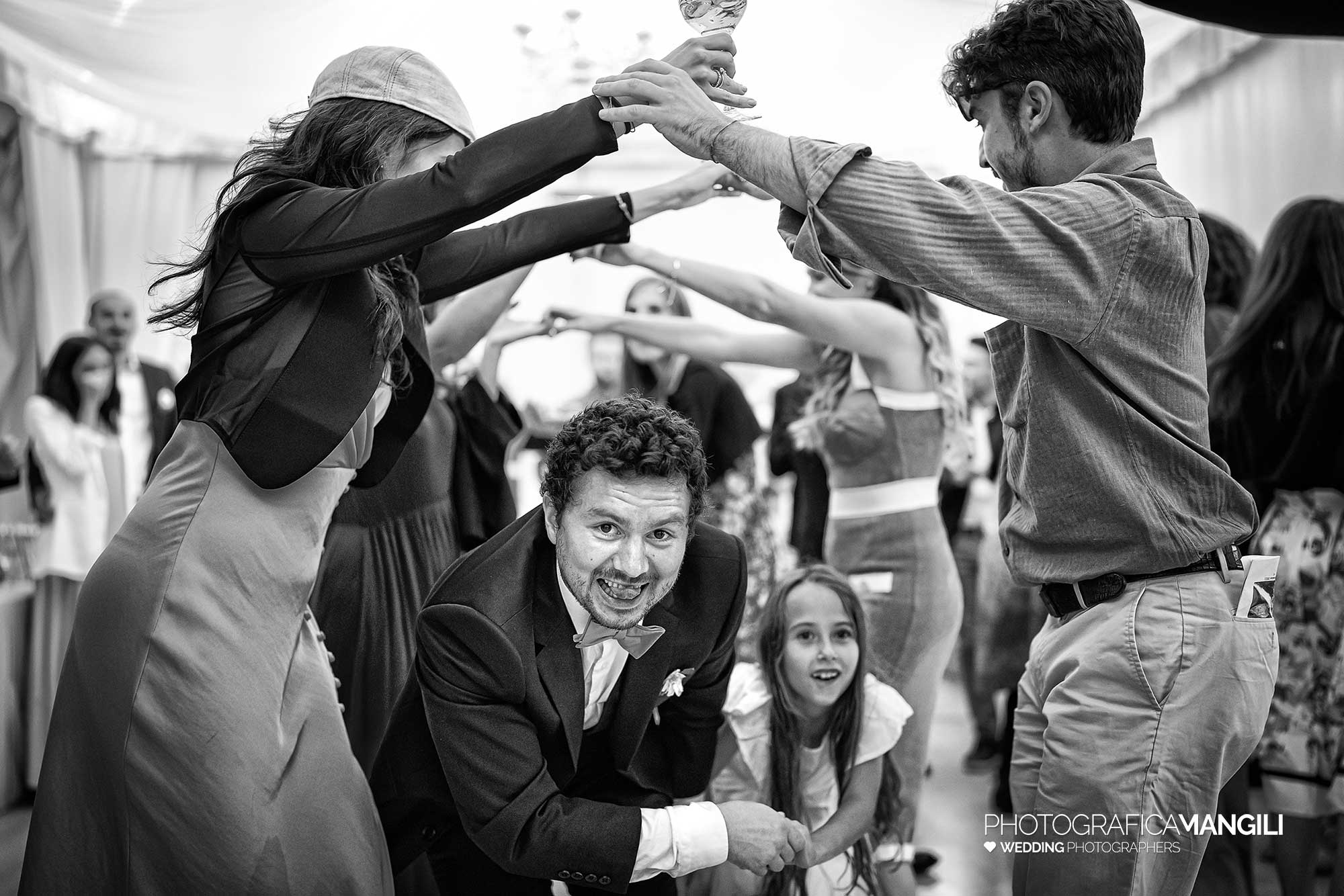 056 fotografo matrimonio reportage wedding sposi ritratto balli amici villa pietraluna bellagio como 056 fotografo matrimonio reportage wedding sposi ritratto balli amici villa pietraluna bellagio como