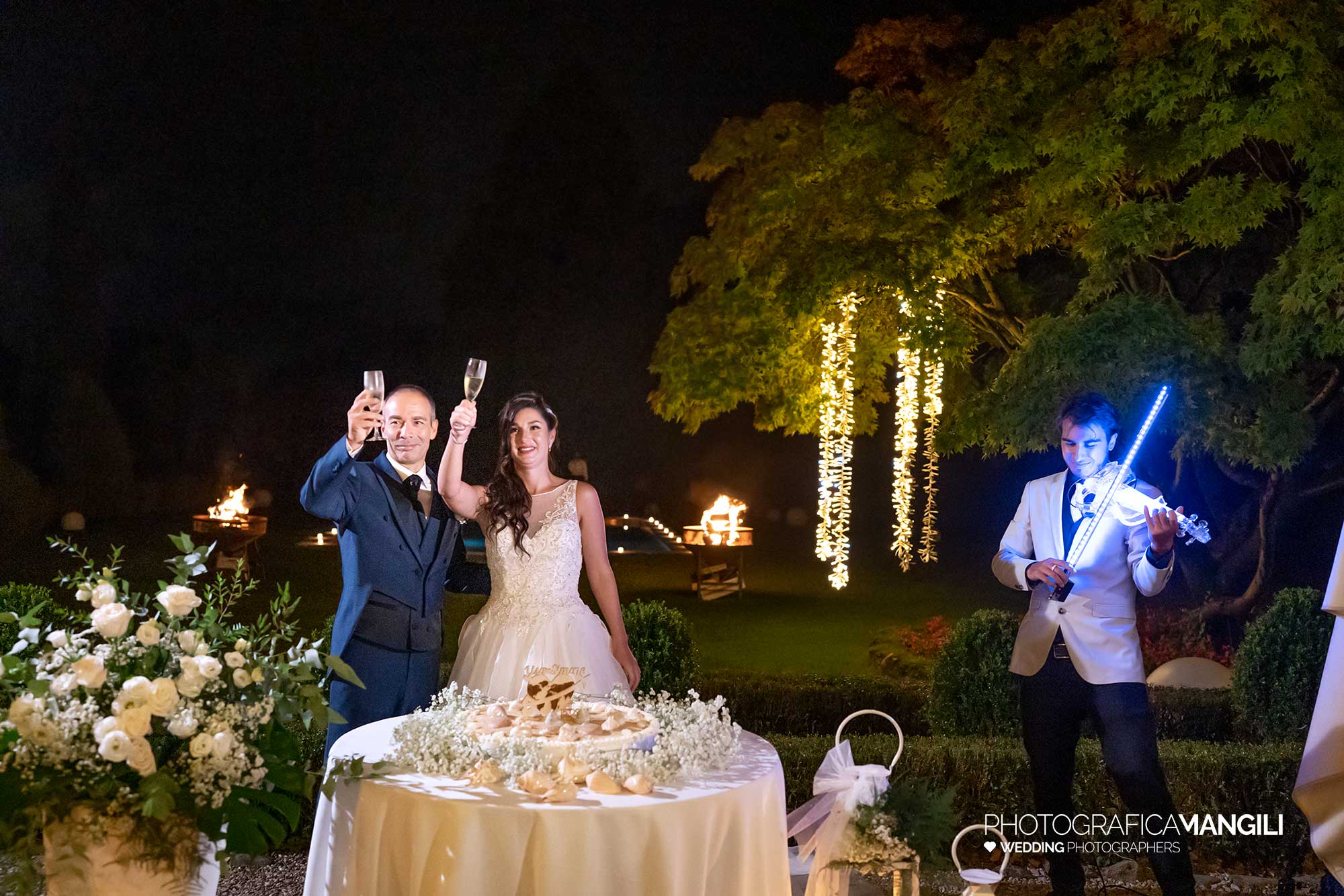 056 fotografo matrimonio reportage wedding sposi taglio torta castello di monasterolo monasterolo del castello bergamo 056 fotografo matrimonio reportage wedding sposi taglio torta castello di monasterolo monasterolo del castello bergamo