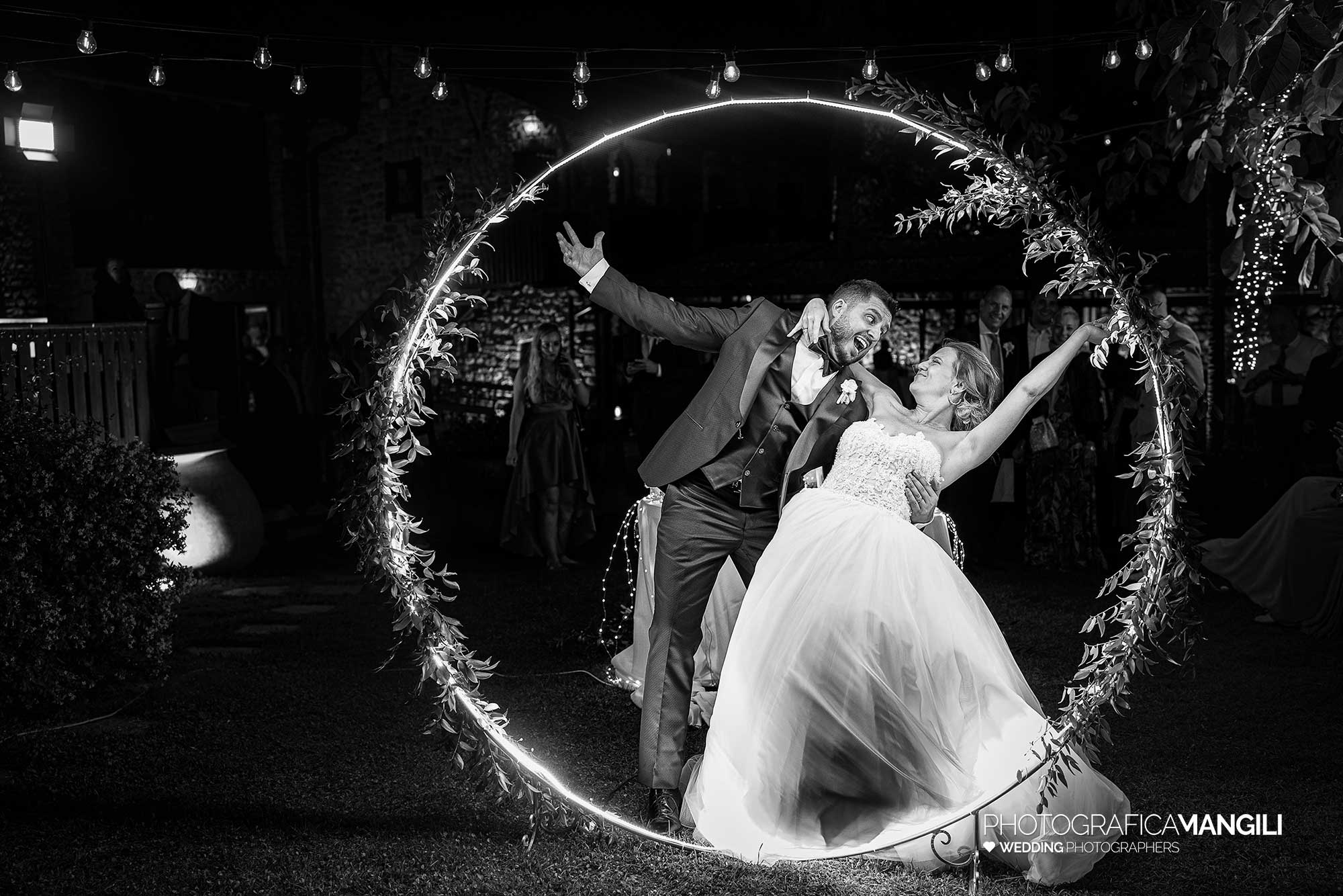 057 fotografo matrimonio reportage wedding sposi cerchio luminoso castello rossino calolziocorte lecco lago como 057 fotografo matrimonio reportage wedding sposi cerchio luminoso castello rossino calolziocorte lecco lago como