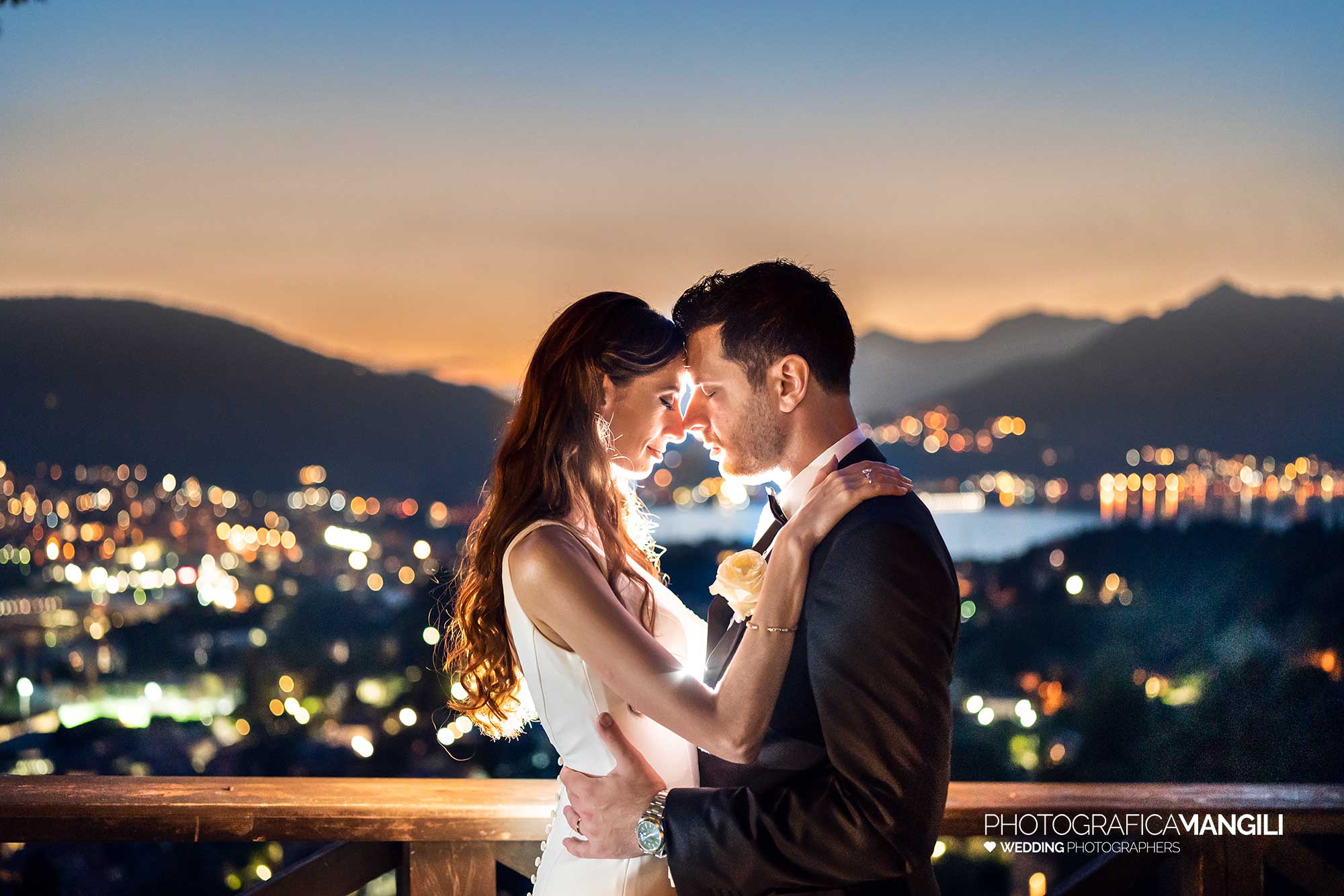 058 fotografo matrimonio reportage wedding ritratto sposi sera ora blu panorama castello rossino calolziocorte lecco lago como 058 fotografo matrimonio reportage wedding ritratto sposi sera ora blu panorama castello rossino calolziocorte lecco lago como