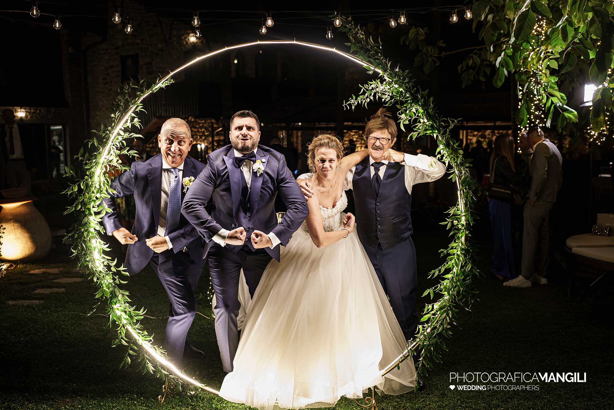058 fotografo matrimonio reportage wedding sposi cerchio luminoso castello rossino calolziocorte lecco lago como 058 fotografo matrimonio reportage wedding sposi cerchio luminoso castello rossino calolziocorte lecco lago como