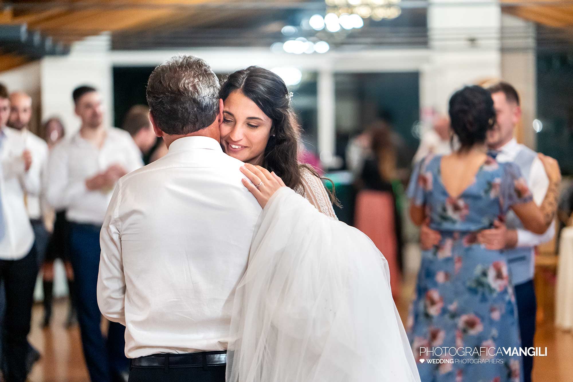 059 fotografo matrimonio wedding reportage ballo sposi con genitori il fontanile gandosso bergamo 059 fotografo matrimonio wedding reportage ballo sposi con genitori il fontanile gandosso bergamo