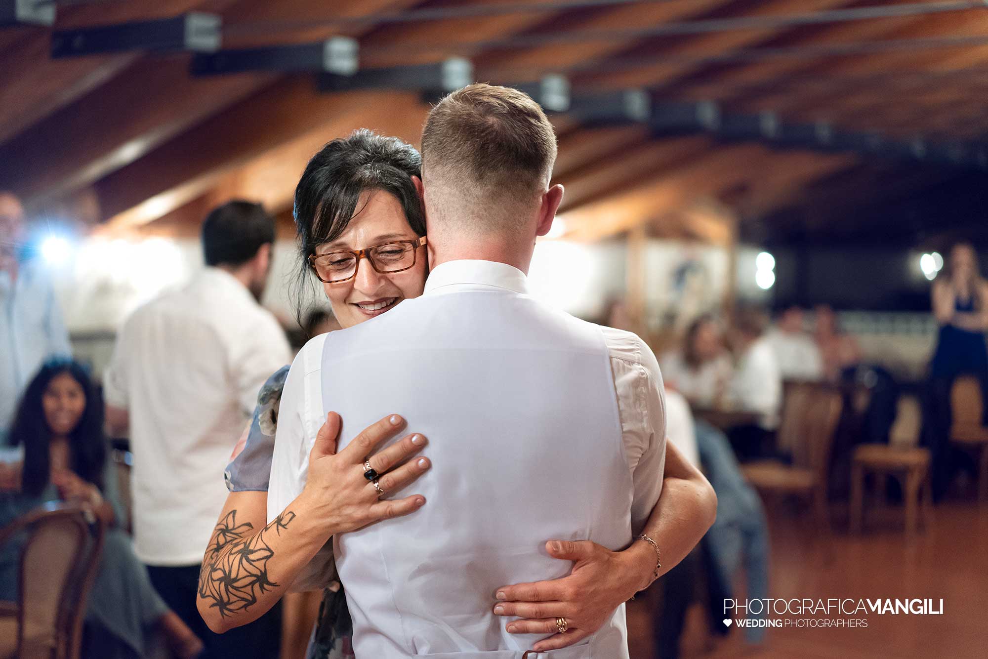 060 fotografo matrimonio wedding reportage ballo sposi con genitori il fontanile gandosso bergamo 060 fotografo matrimonio wedding reportage ballo sposi con genitori il fontanile gandosso bergamo