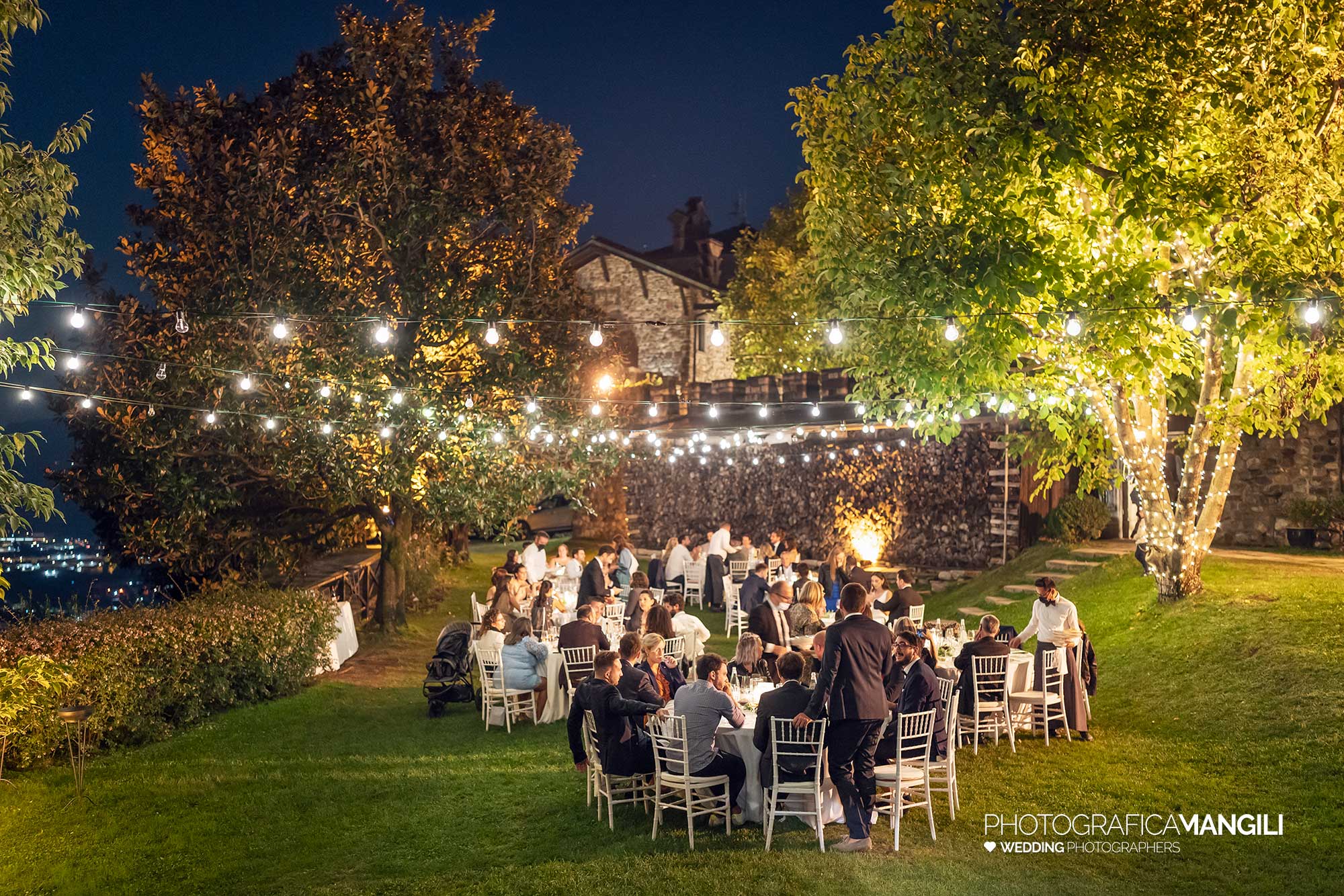 061 fotografo matrimonio reportage wedding cena luci ospiti allestimento castello rossino calolziocorte lecco lago como 061 fotografo matrimonio reportage wedding cena luci ospiti allestimento castello rossino calolziocorte lecco lago como