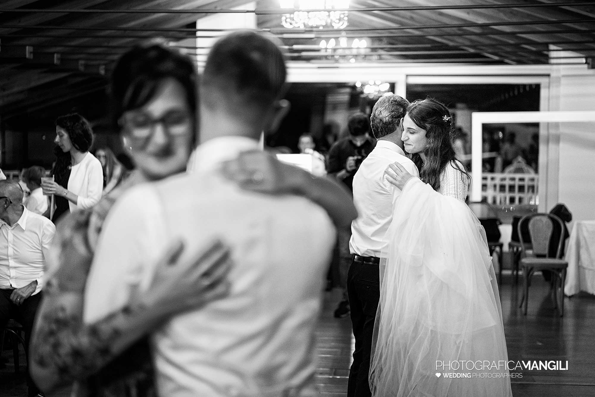 061 fotografo matrimonio wedding reportage ballo sposi con genitori il fontanile gandosso bergamo 061 fotografo matrimonio wedding reportage ballo sposi con genitori il fontanile gandosso bergamo