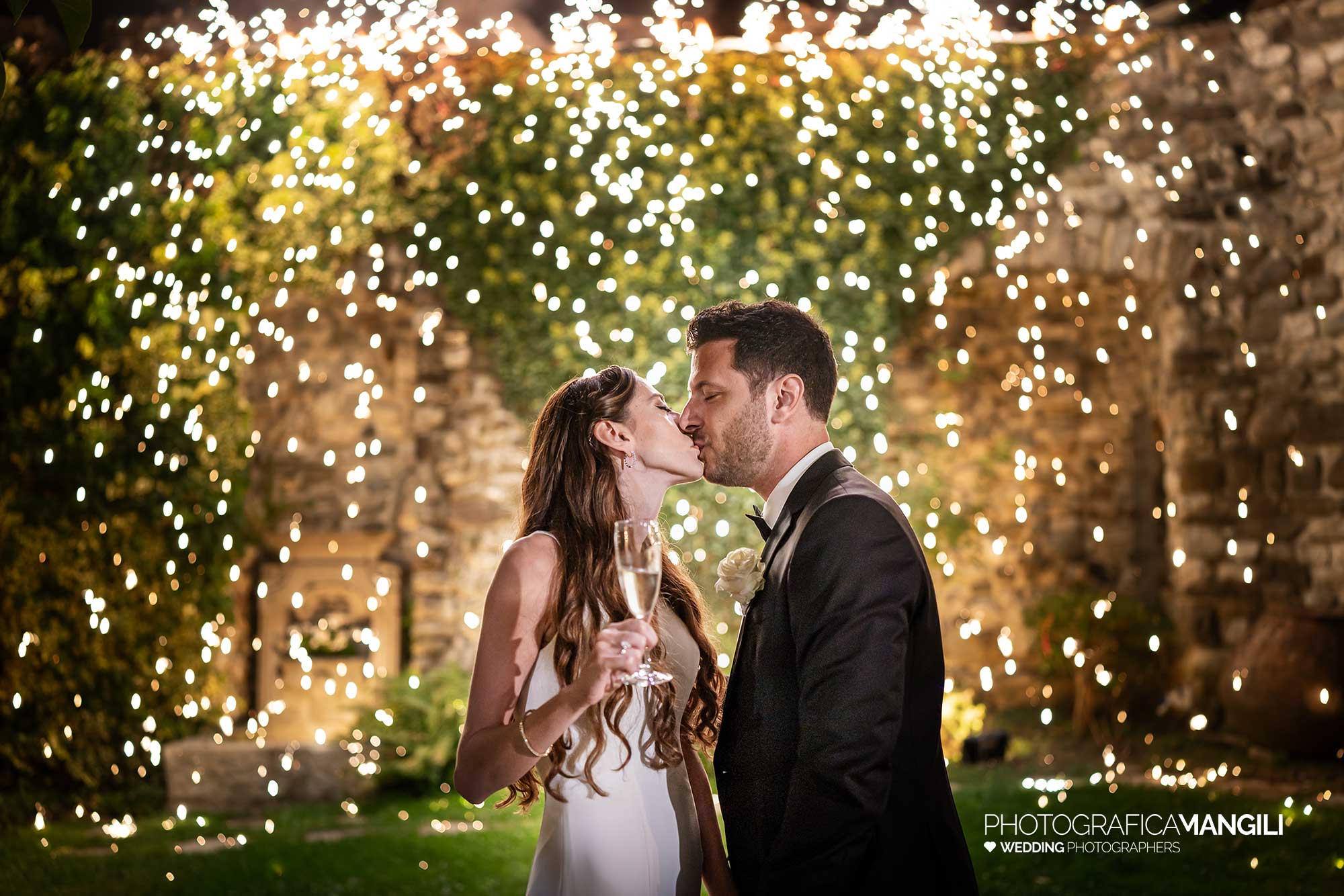 064 fotografo matrimonio reportage wedding fuochi artificio brindisi castello rossino calolziocorte lecco lago como 064 fotografo matrimonio reportage wedding fuochi artificio brindisi castello rossino calolziocorte lecco lago como