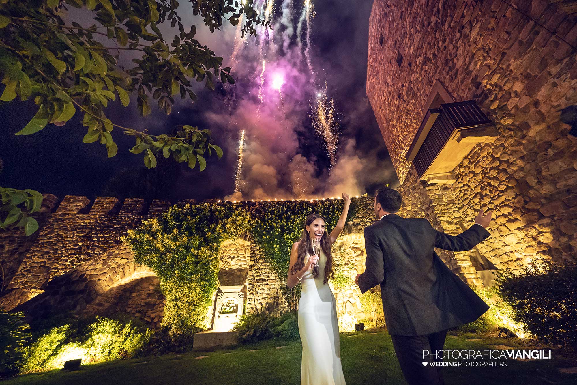 065 fotografo matrimonio reportage wedding fuochi artificio brindisi castello rossino calolziocorte lecco lago como 065 fotografo matrimonio reportage wedding fuochi artificio brindisi castello rossino calolziocorte lecco lago como
