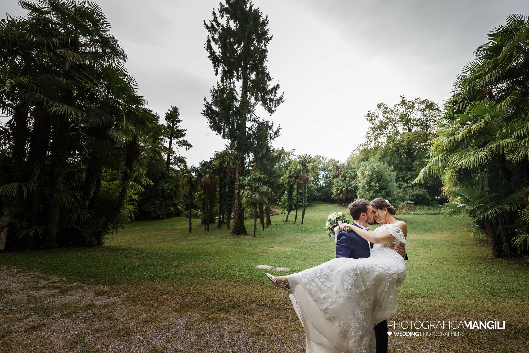 065 fotografo matrimonio reportage wedding ritratto sposi parco giardino villa ex magni rizzoli canzo como 065 fotografo matrimonio reportage wedding ritratto sposi parco giardino villa ex magni rizzoli canzo como