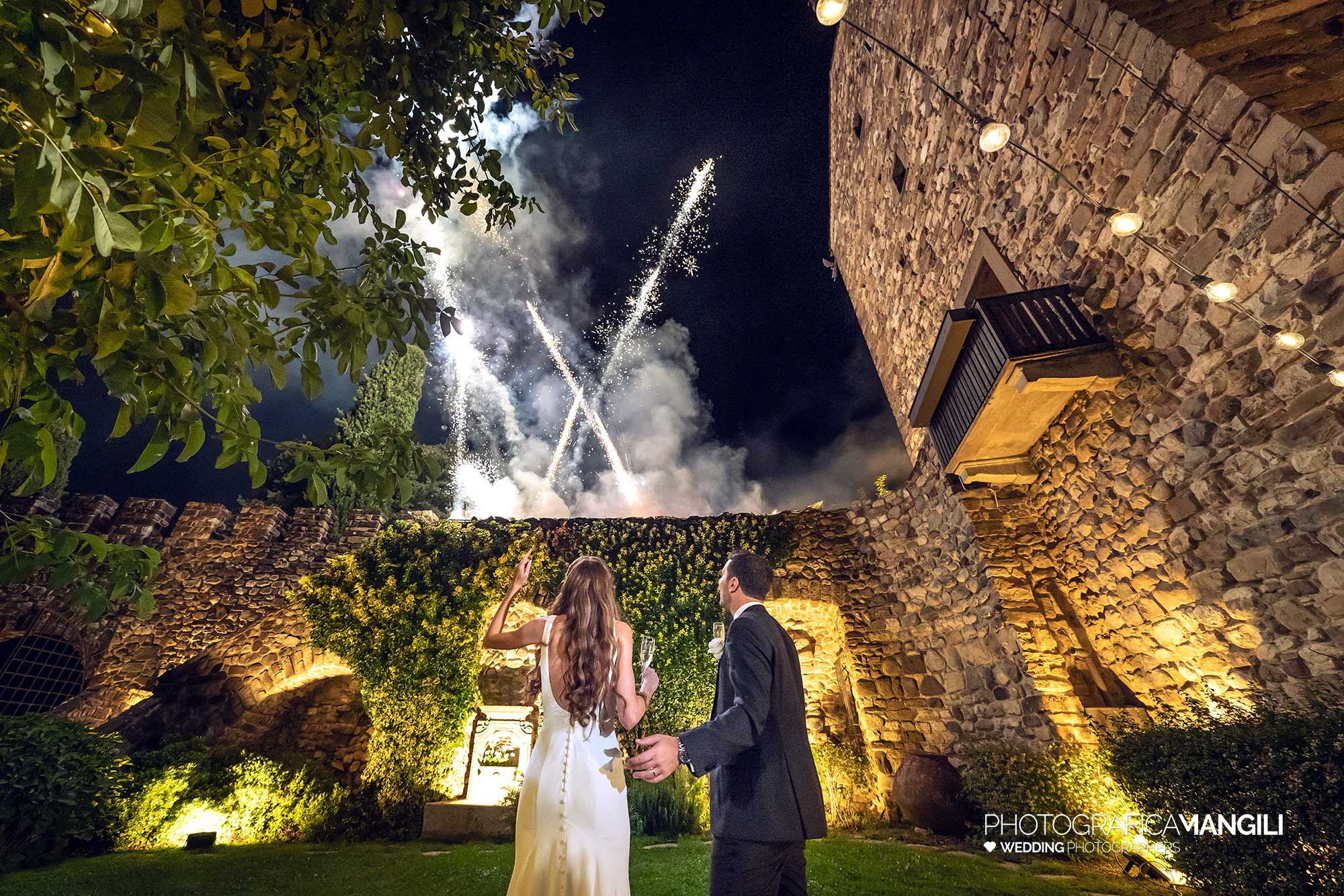 066 fotografo matrimonio reportage wedding fuochi artificio brindisi castello rossino calolziocorte lecco lago como 066 fotografo matrimonio reportage wedding fuochi artificio brindisi castello rossino calolziocorte lecco lago como