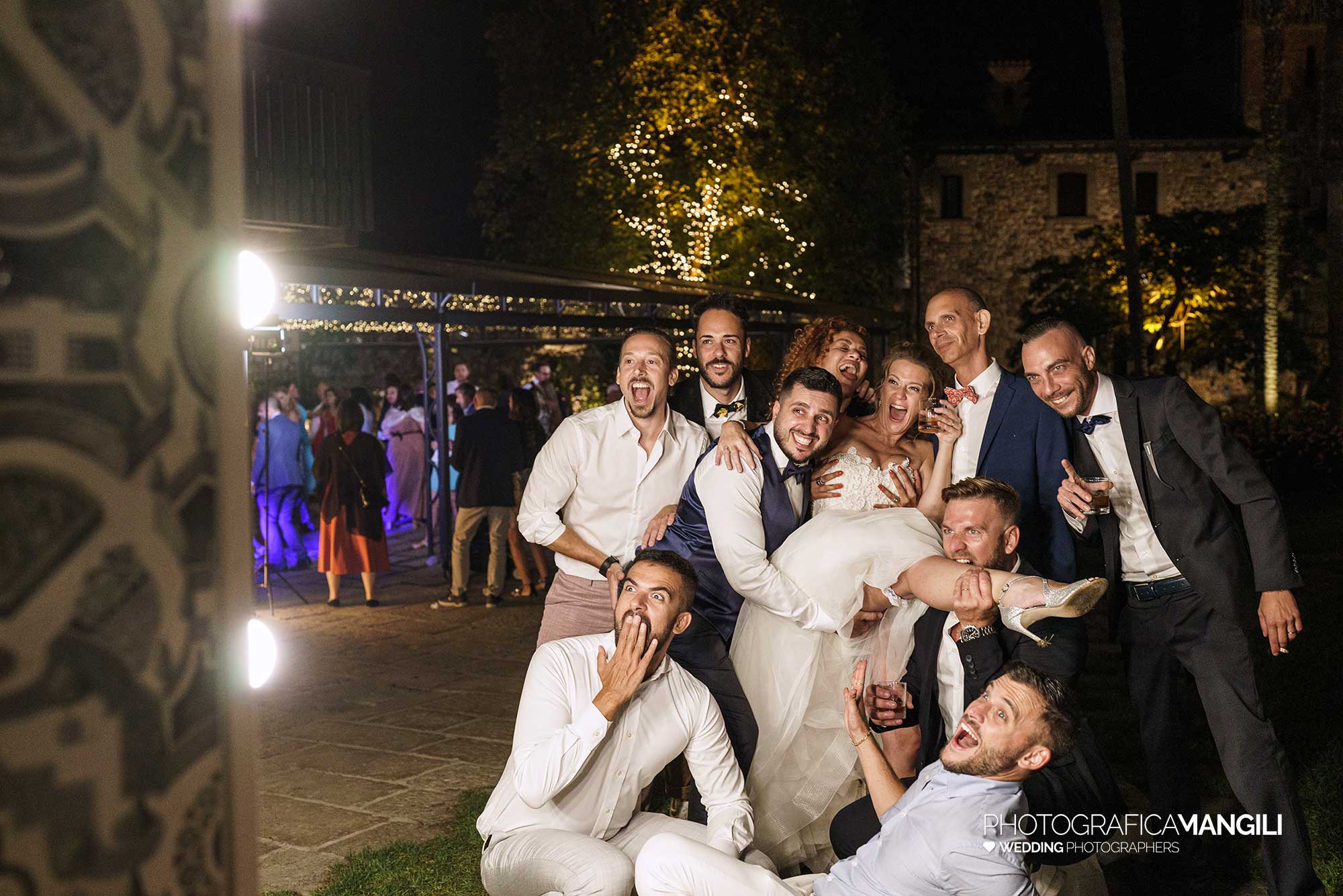 066 fotografo matrimonio reportage wedding sposi amici foto castello rossino calolziocorte lecco lago como 066 fotografo matrimonio reportage wedding sposi amici foto castello rossino calolziocorte lecco lago como