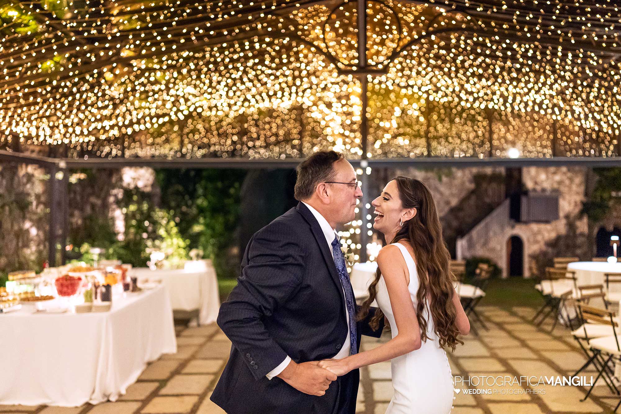 067 fotografo matrimonio reportage wedding sposi ballo sposa con papà festa amici castello rossino calolziocorte lecco lago como 067 fotografo matrimonio reportage wedding sposi ballo sposa con papà festa amici castello rossino calolziocorte lecco lago como