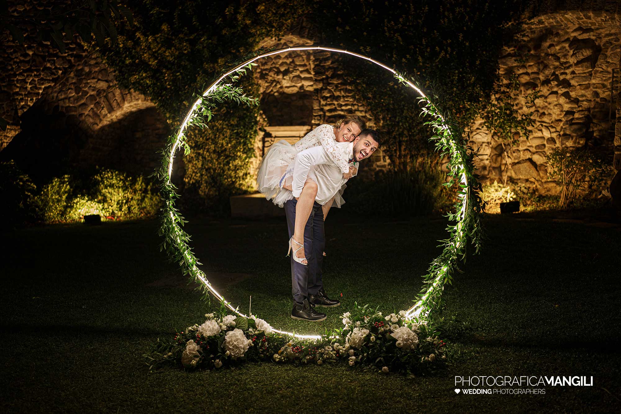 068 fotografo matrimonio reportage wedding sposi cerchio luminoso castello rossino calolziocorte lecco lago como 068 fotografo matrimonio reportage wedding sposi cerchio luminoso castello rossino calolziocorte lecco lago como