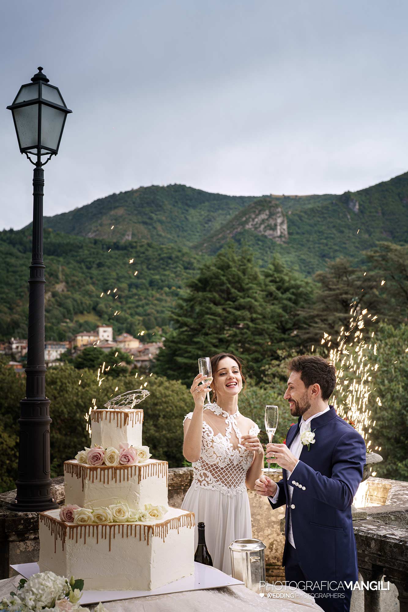 069 fotografo matrimonio reportage wedding taglio torta villa ex magni rizzoli canzo como 069 fotografo matrimonio reportage wedding taglio torta villa ex magni rizzoli canzo como