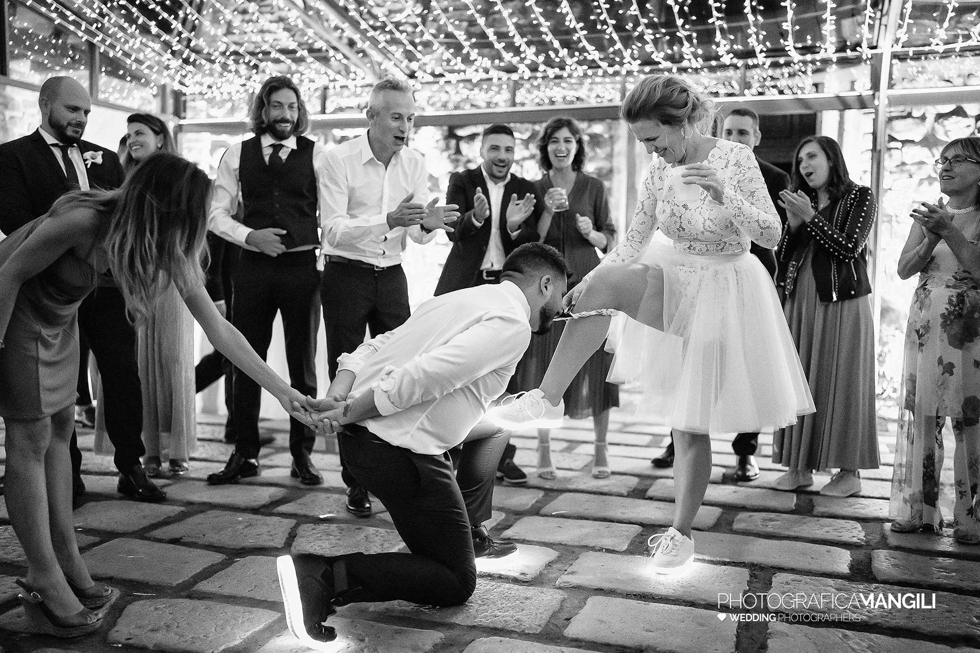 072 fotografo matrimonio reportage wedding sposi lancio giarrettiera castello rossino calolziocorte lecco lago como 072 fotografo matrimonio reportage wedding sposi lancio giarrettiera castello rossino calolziocorte lecco lago como