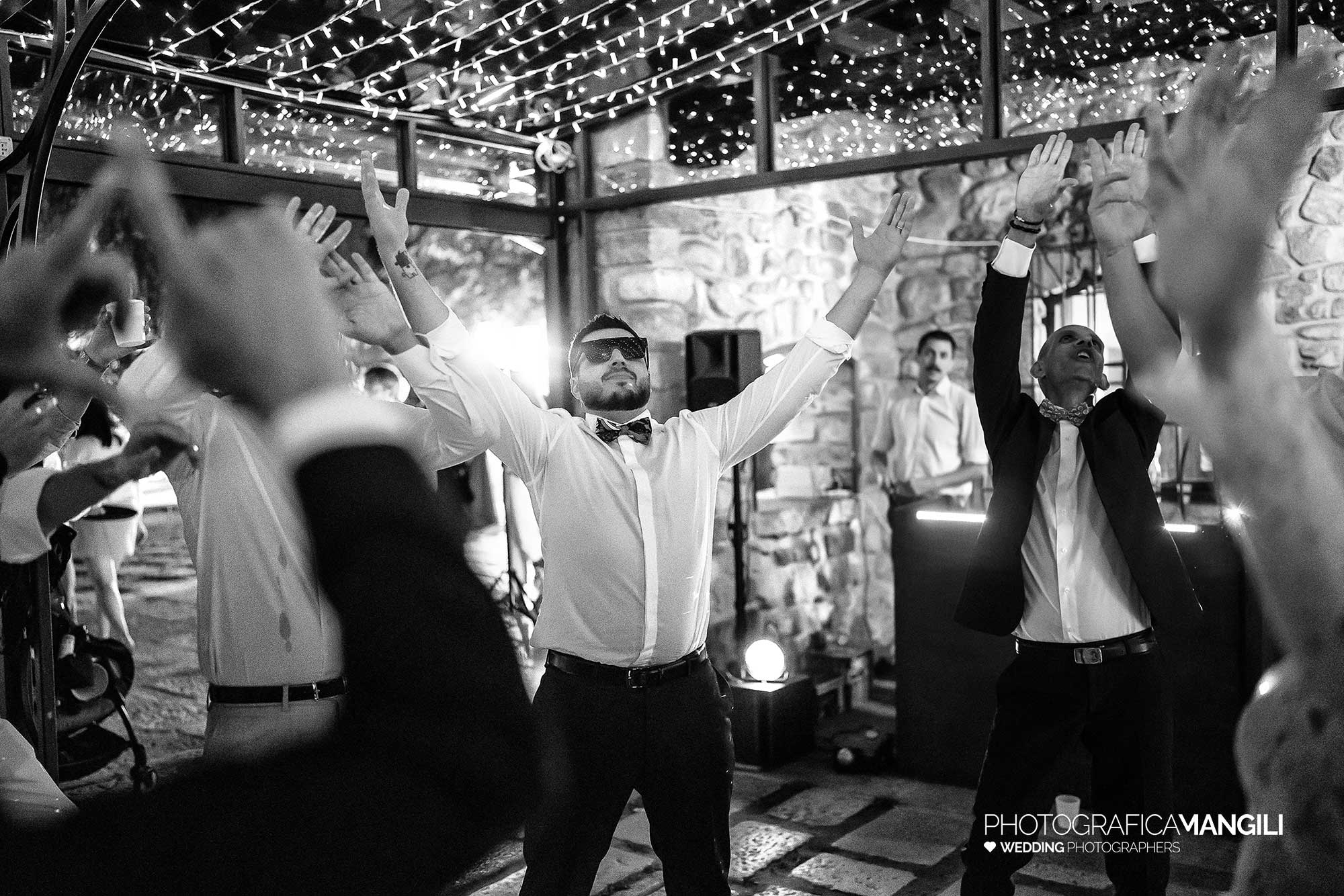 074 fotografo matrimonio reportage wedding sposi balli amici castello rossino calolziocorte lecco lago como 074 fotografo matrimonio reportage wedding sposi balli amici castello rossino calolziocorte lecco lago como