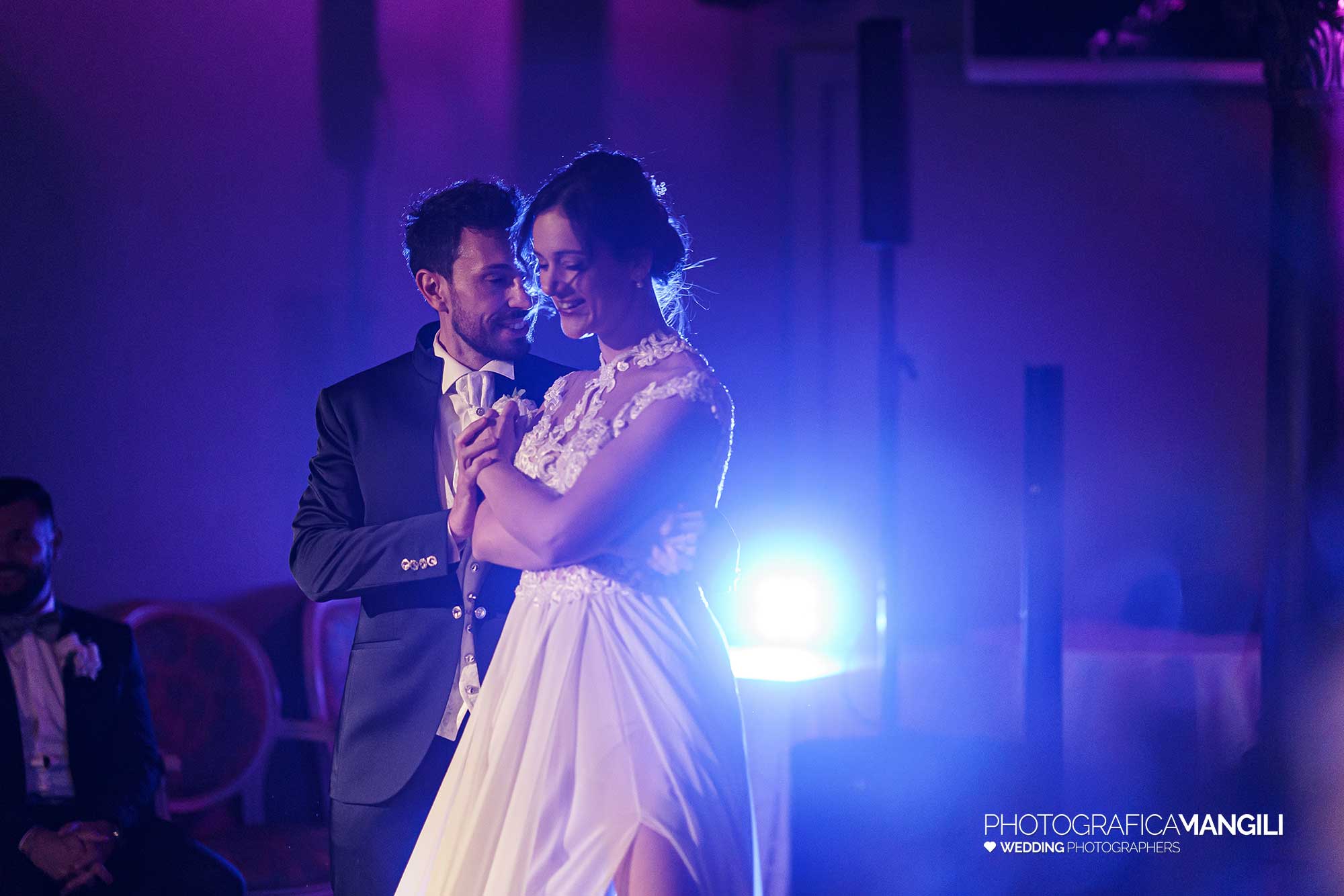 076 fotografo matrimonio reportage wedding ballo sposi villa ex magni rizzoli canzo como 076 fotografo matrimonio reportage wedding ballo sposi villa ex magni rizzoli canzo como