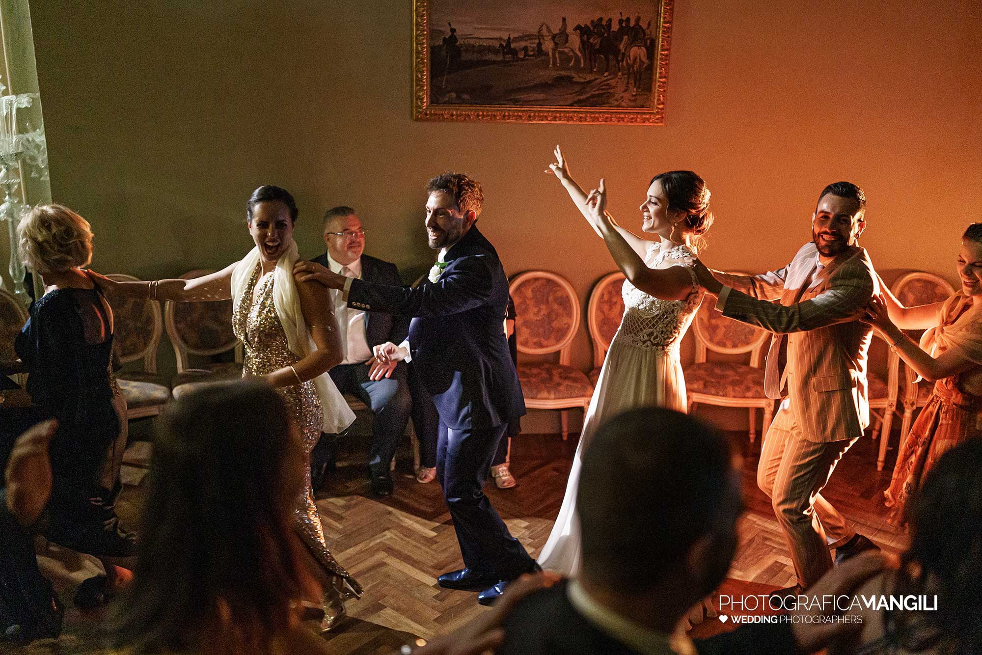 078 fotografo matrimonio reportage wedding ballo sposi amici festa villa ex magni rizzoli canzo como 078 fotografo matrimonio reportage wedding ballo sposi amici festa villa ex magni rizzoli canzo como