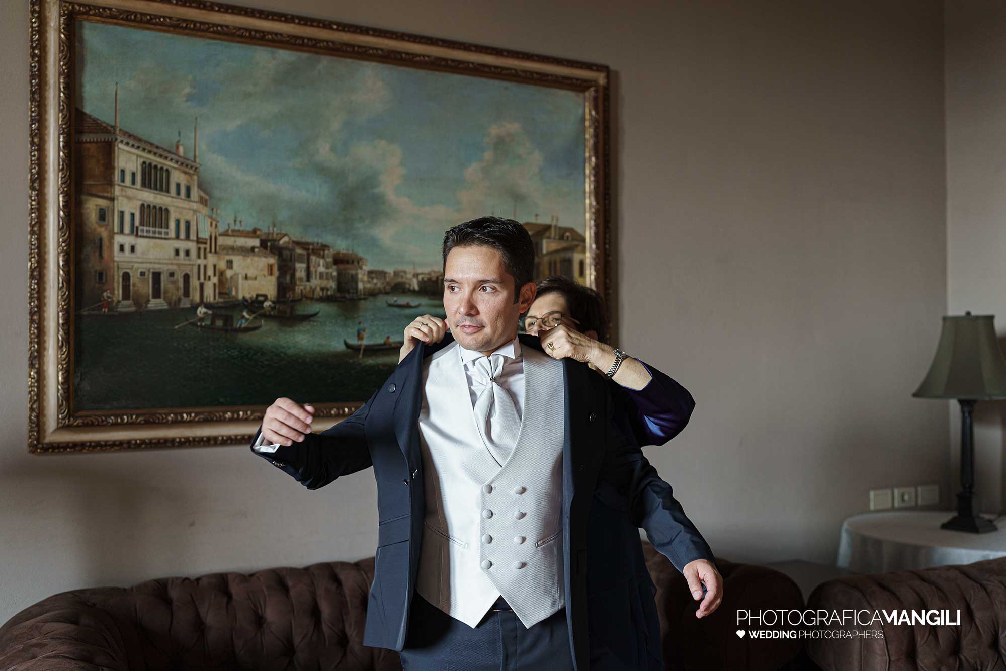 002 fotografo matrimonio reportage real wedding vestizione sposo villa zanchi stezzano bergamo 002 fotografo matrimonio reportage real wedding vestizione sposo villa zanchi stezzano bergamo