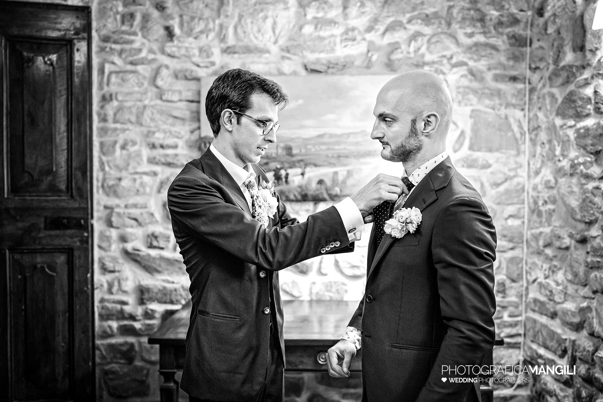 002 fotografo matrimonio reportage wedding preparazione sposo amici testimoni castello rossino calolziocorte lecco lago como 002 fotografo matrimonio reportage wedding preparazione sposo amici testimoni castello rossino calolziocorte lecco lago como