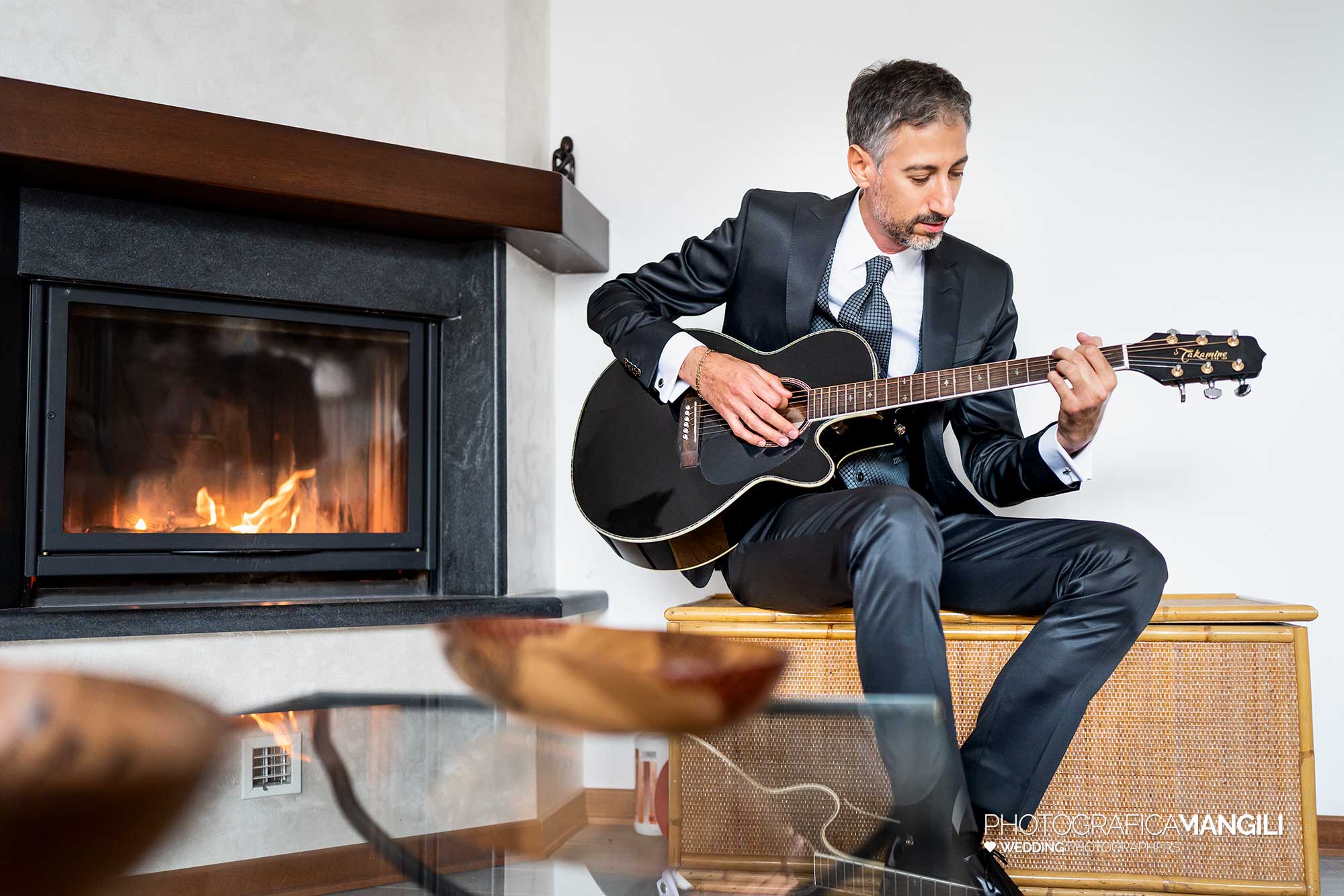 002 fotografo matrimonio wedding reportage ritratto sposo chitarra varese 002 fotografo matrimonio wedding reportage ritratto sposo chitarra varese
