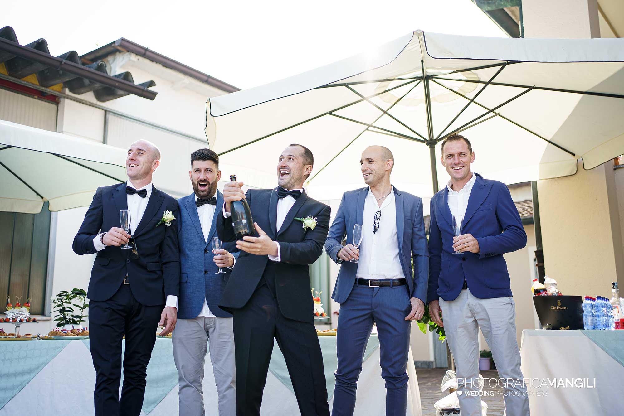 003 foto matrimonio reportage wedding brindisi amici sposo brescia 003 foto matrimonio reportage wedding brindisi amici sposo brescia