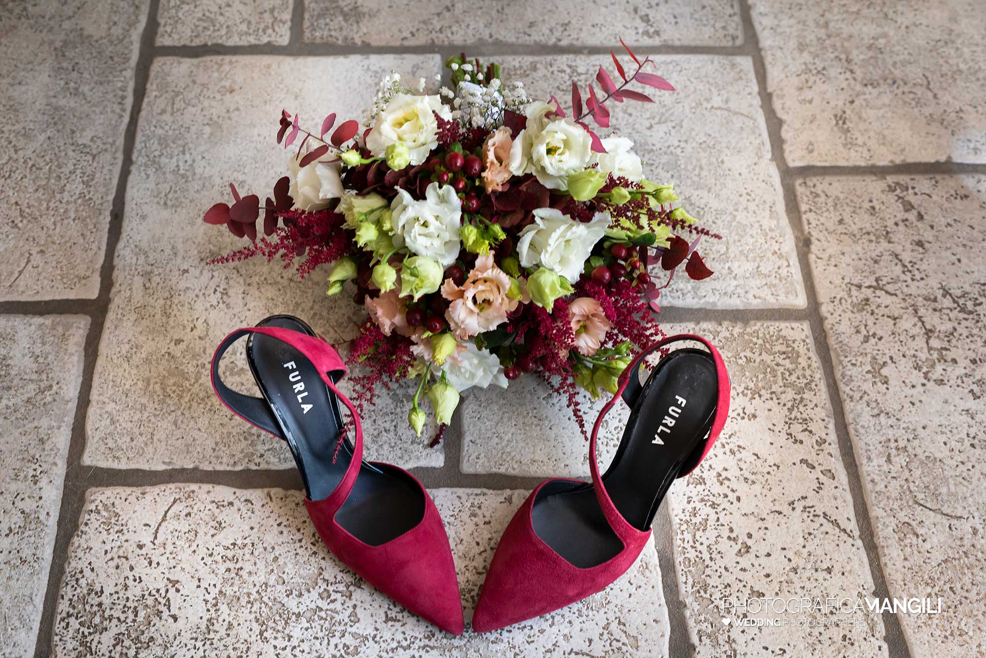 003 fotografo matrimonio wedding reportage preparazione sposa scarpe bouquet varese 003 fotografo matrimonio wedding reportage preparazione sposa scarpe bouquet varese