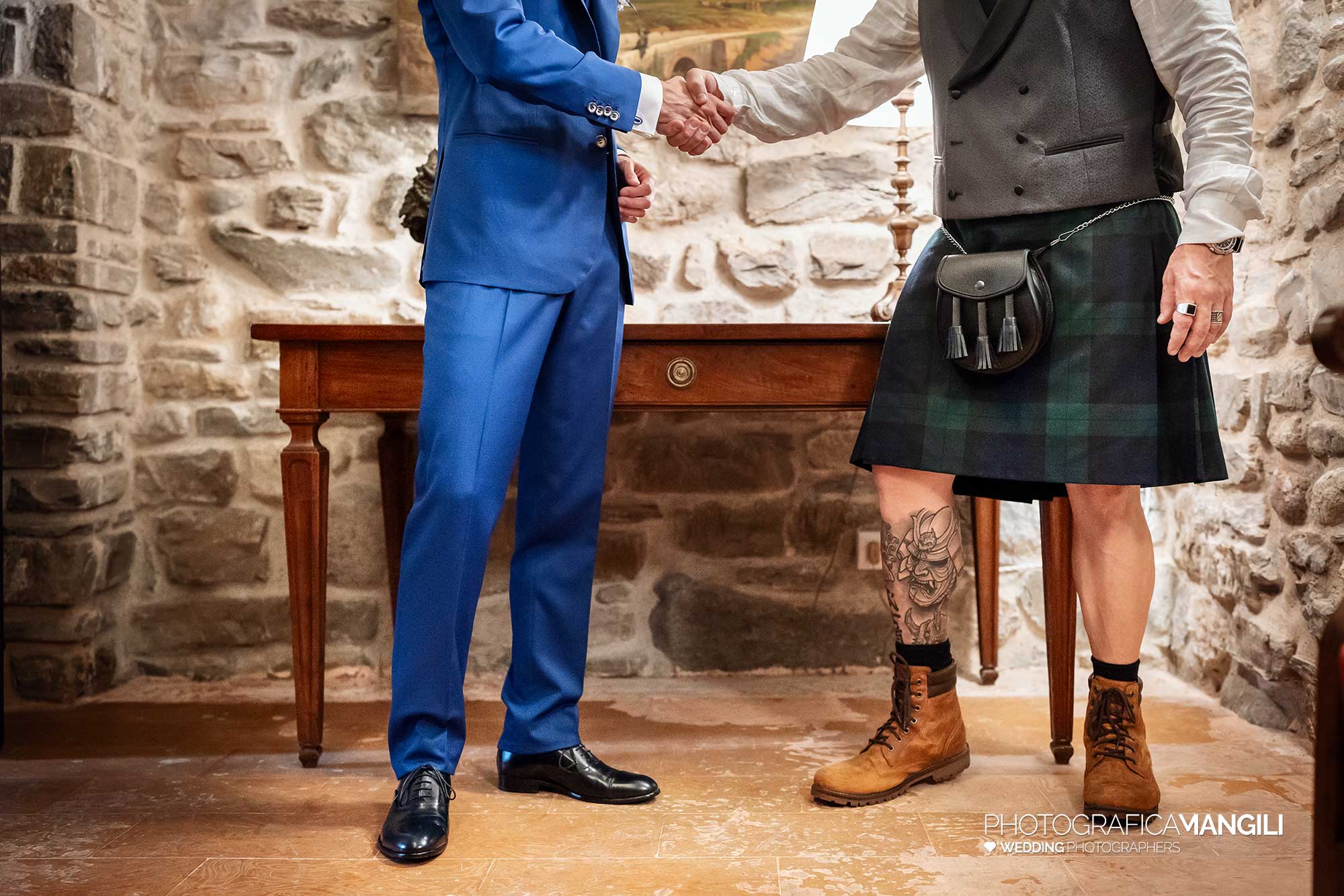 004 fotografo matrimonio reportage wedding preparazione sposo amici testimoni kilt castello rossino calolziocorte lecco lago como 004 fotografo matrimonio reportage wedding preparazione sposo amici testimoni kilt castello rossino calolziocorte lecco lago como