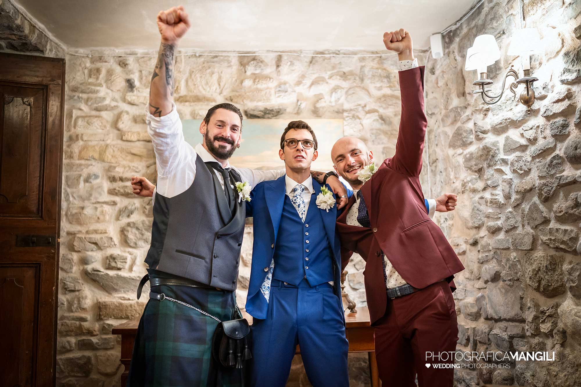 005 fotografo matrimonio reportage wedding preparazione sposo amici testimoni castello rossino calolziocorte lecco lago como 005 fotografo matrimonio reportage wedding preparazione sposo amici testimoni castello rossino calolziocorte lecco lago como