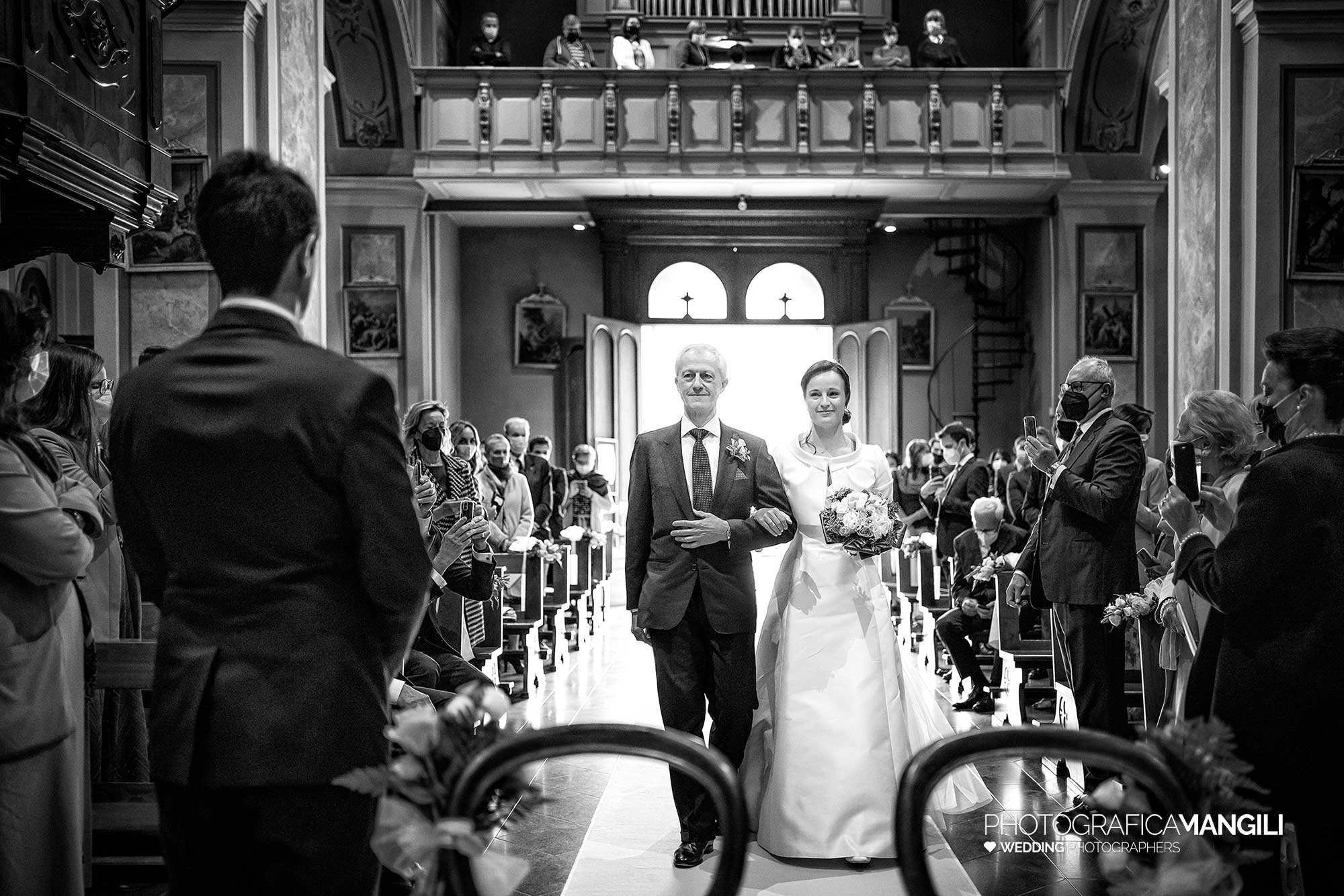 005 fotografo matrimonio wedding reportage ingresso sposa chiesa abbadia lariana lecco como lake 005 fotografo matrimonio wedding reportage ingresso sposa chiesa abbadia lariana lecco como lake