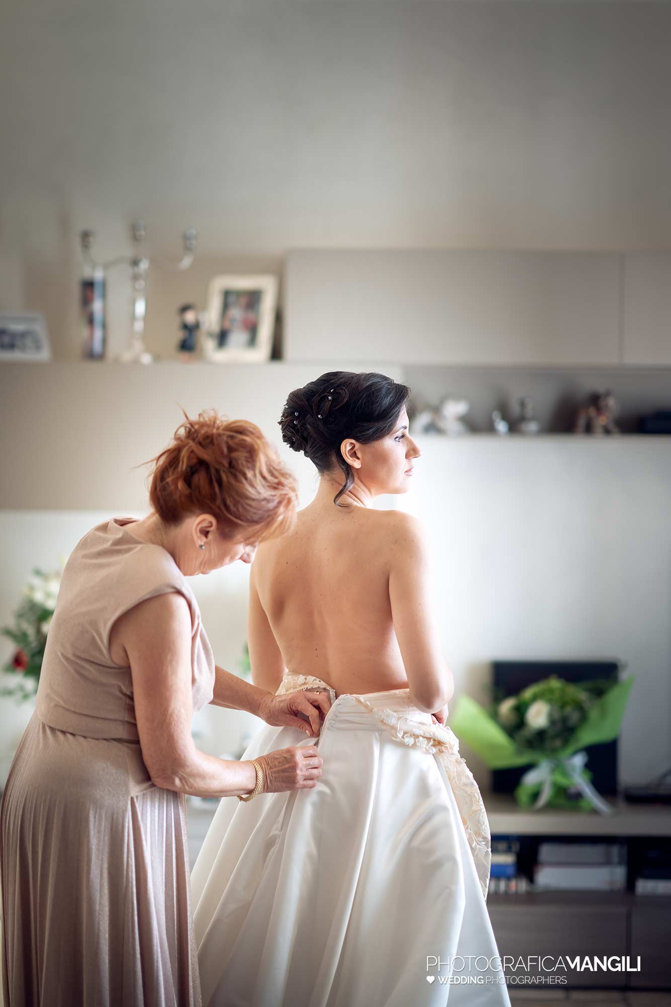 005 fotografo matrimonio wedding reportage preparazione sposa abito varese 005 fotografo matrimonio wedding reportage preparazione sposa abito varese