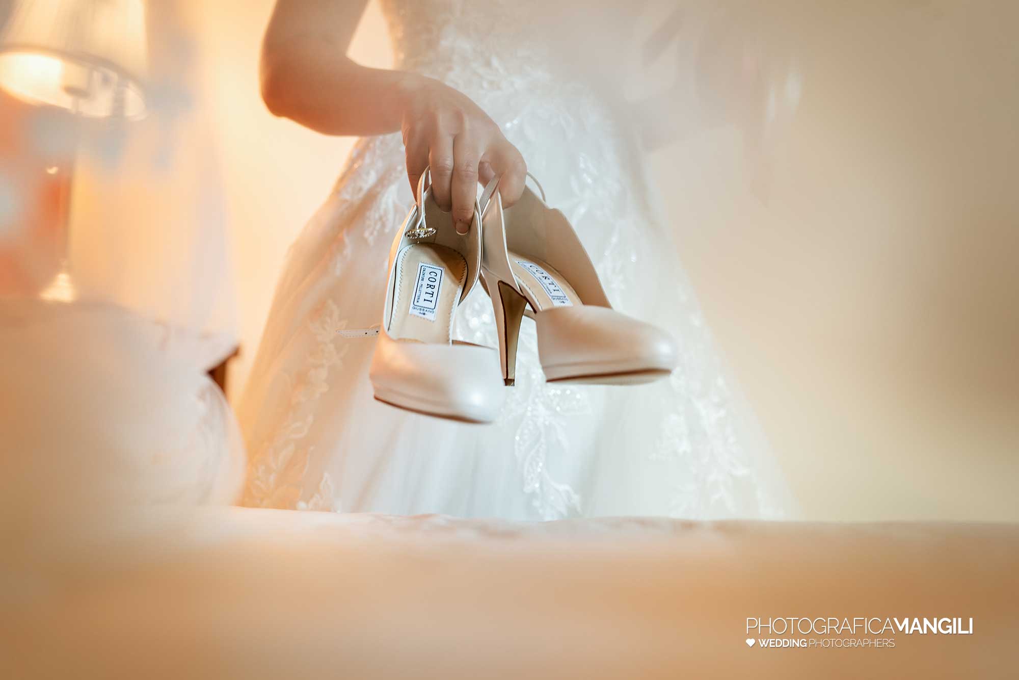 005 fotografo matrimonio wedding reportage preparazione sposa preparazione scarpe sposa lecco 005 fotografo matrimonio wedding reportage preparazione sposa preparazione scarpe sposa lecco