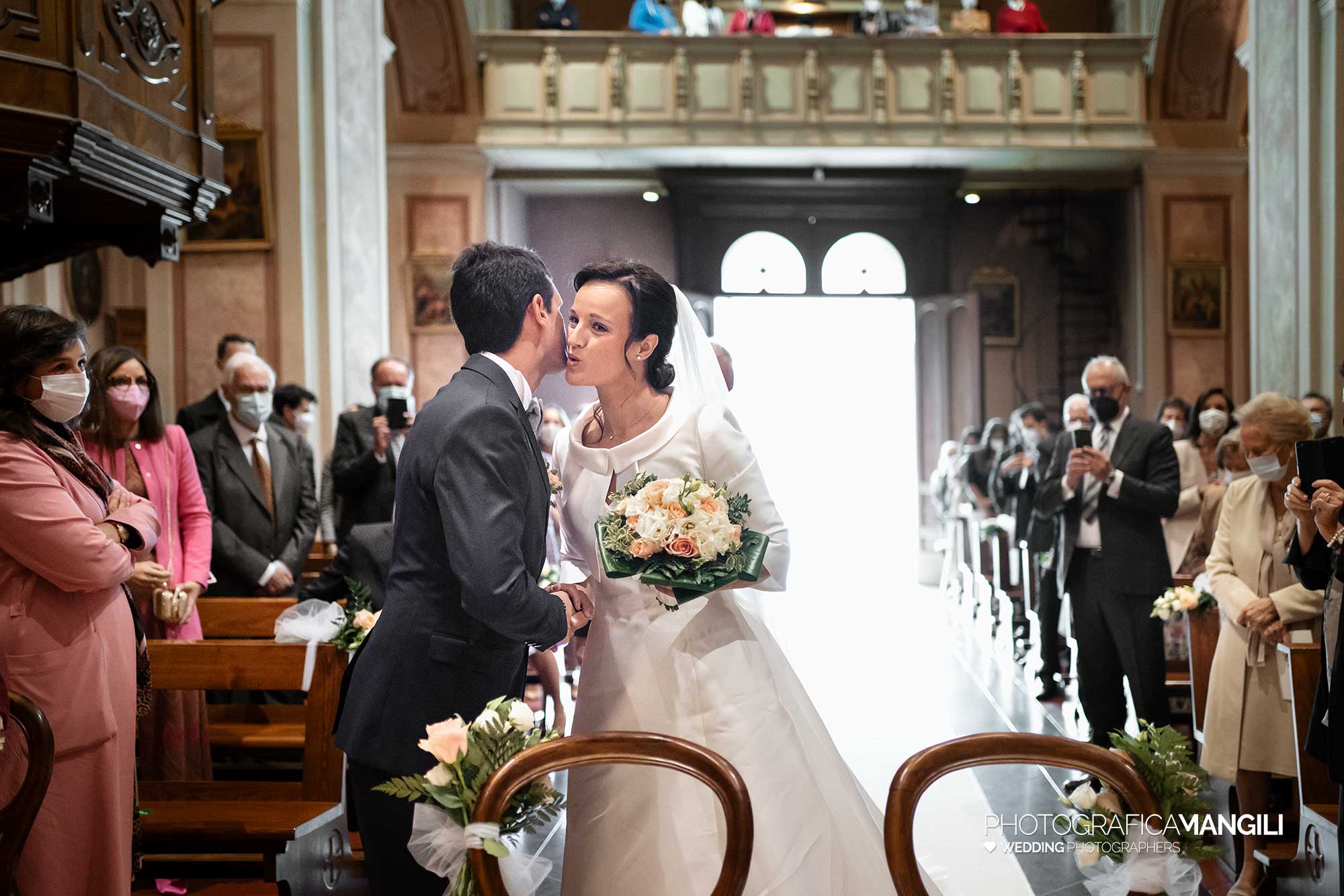 006 fotografo matrimonio wedding reportage ingresso sposa chiesa abbadia lariana lecco como lake 006 fotografo matrimonio wedding reportage ingresso sposa chiesa abbadia lariana lecco como lake