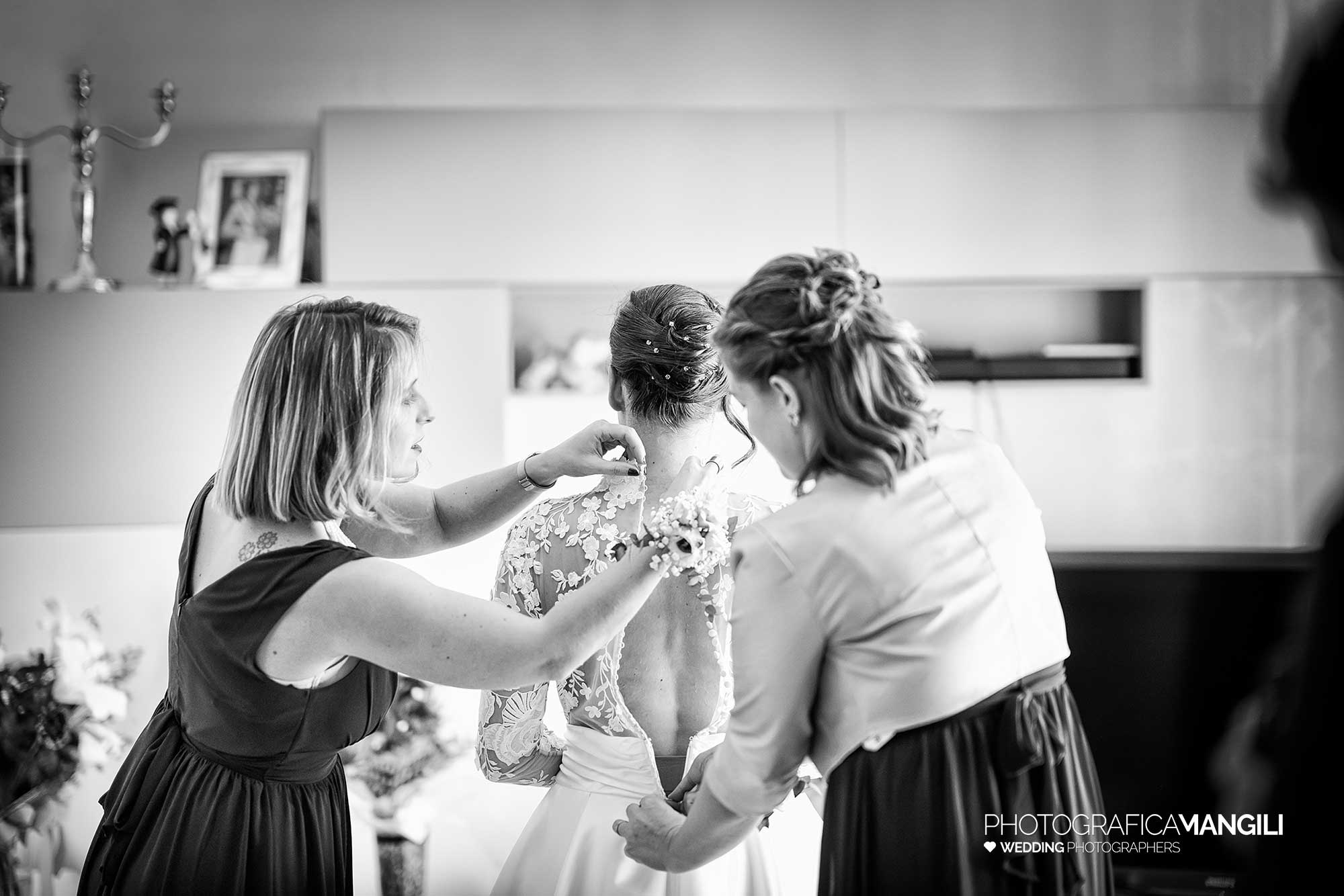 007 fotografo matrimonio wedding reportage preparazione sposa abito varese 007 fotografo matrimonio wedding reportage preparazione sposa abito varese