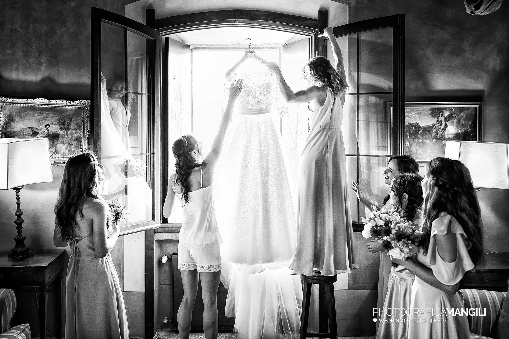 009 fotografo matrimonio reportage wedding preparazione sposa abito castello rossino calolziocorte lecco lago como 009 fotografo matrimonio reportage wedding preparazione sposa abito castello rossino calolziocorte lecco lago como