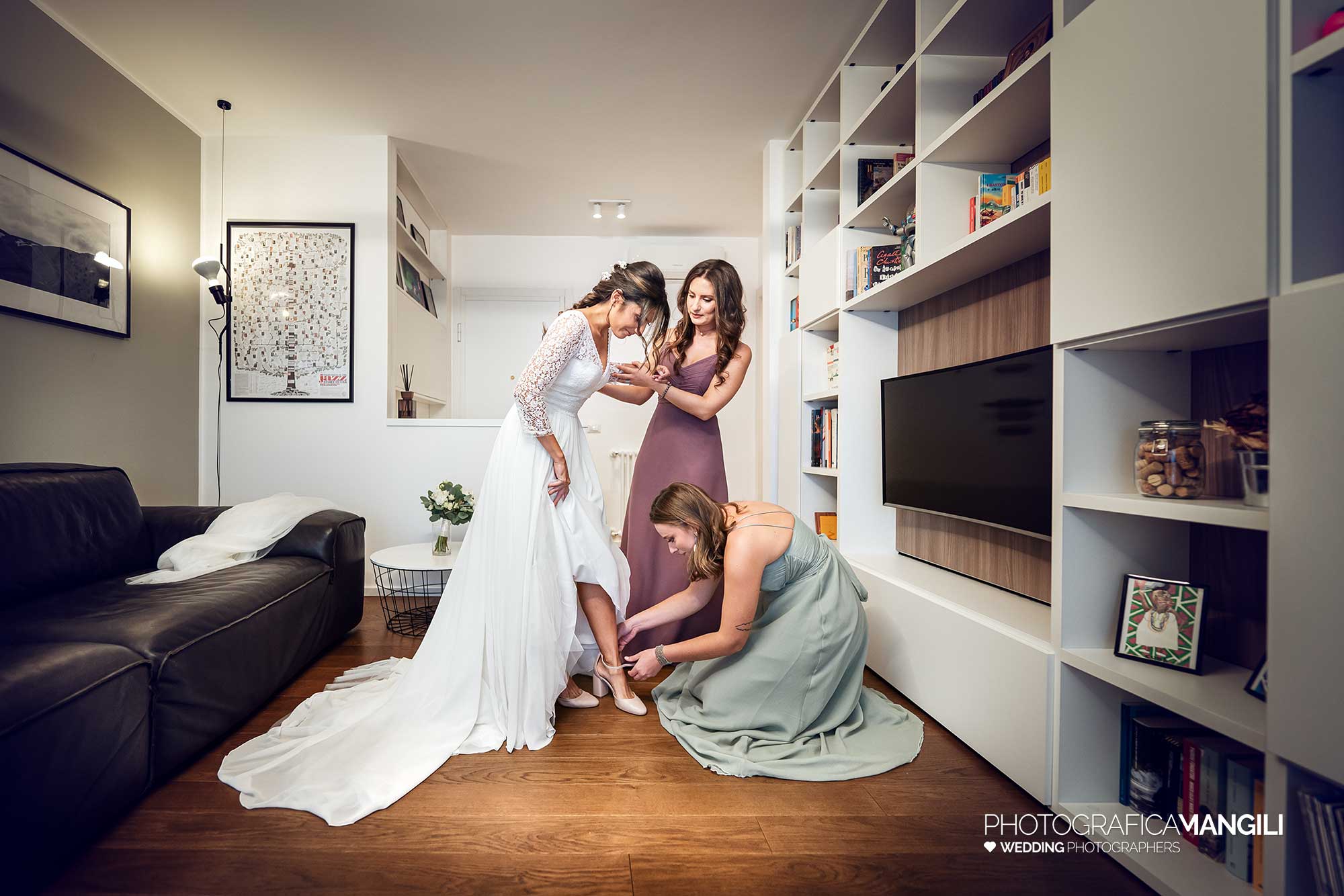 010 fotografo matrimonio reportage wedding preparazione sposa abito amiche sposa milano 010 fotografo matrimonio reportage wedding preparazione sposa abito amiche sposa milano