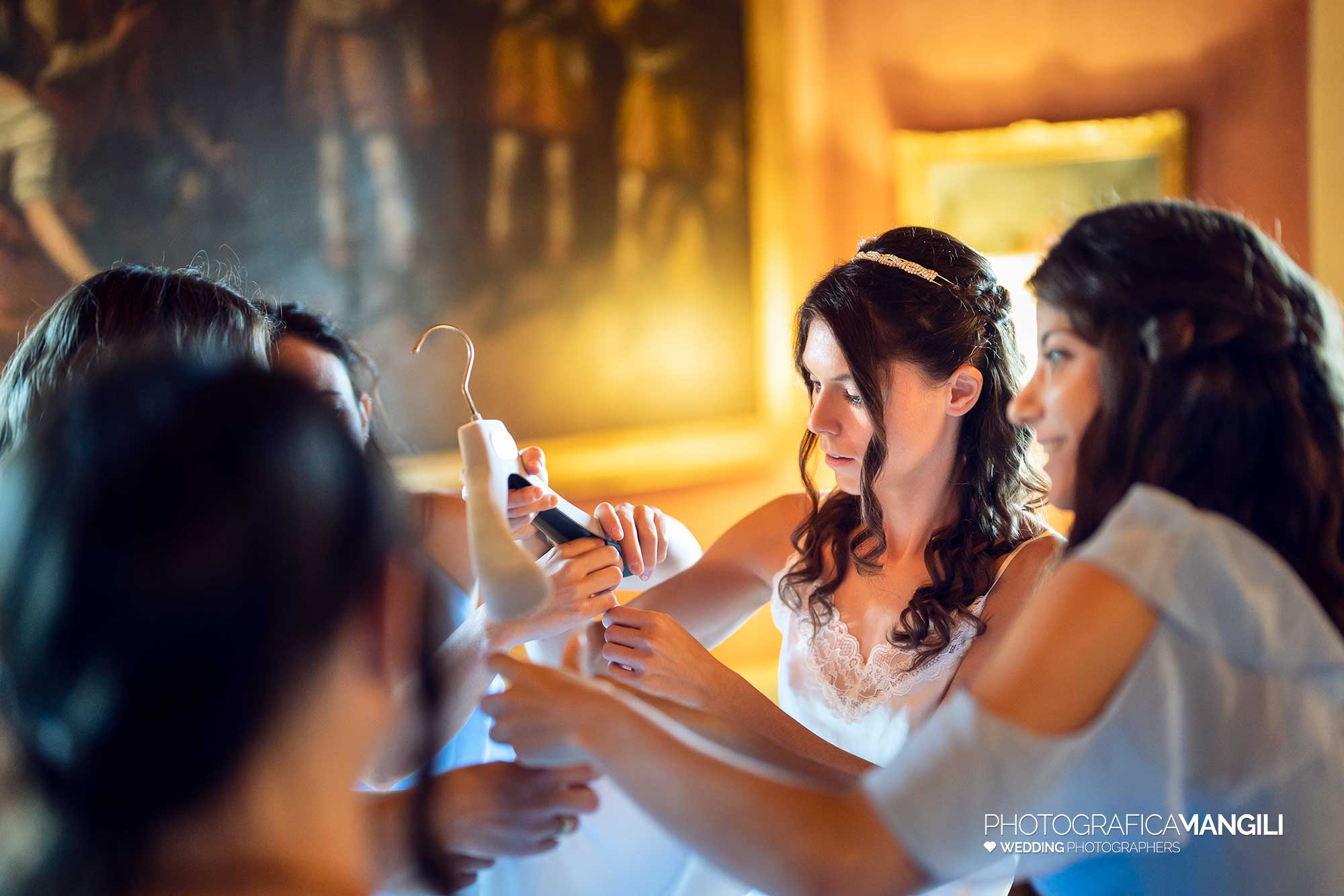 010 fotografo matrimonio reportage wedding preparazione sposa abito castello rossino calolziocorte lecco lago como 010 fotografo matrimonio reportage wedding preparazione sposa abito castello rossino calolziocorte lecco lago como