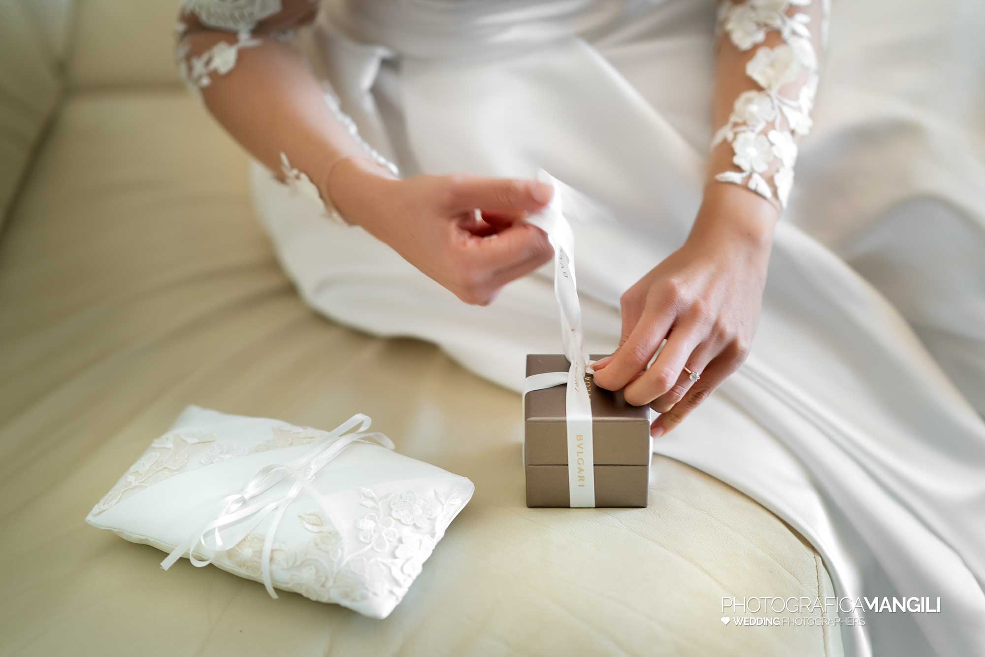 010 fotografo matrimonio wedding reportage preparazione sposa fedi anelli varese 010 fotografo matrimonio wedding reportage preparazione sposa fedi anelli varese