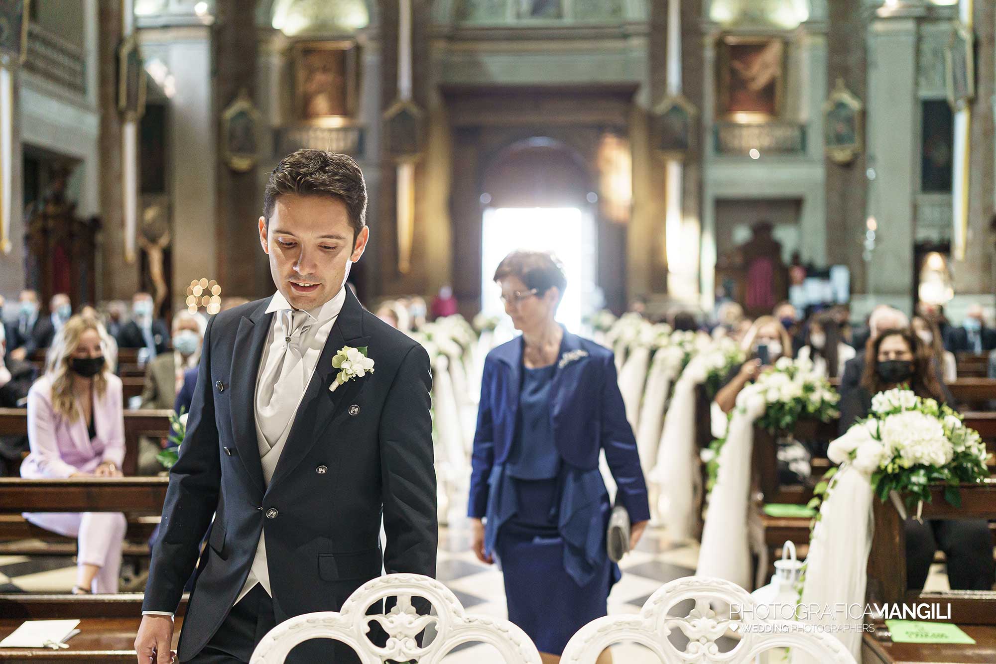 014 fotografo matrimonio reportage real wedding ingresso sposo chiesa bergamo 014 fotografo matrimonio reportage real wedding ingresso sposo chiesa bergamo