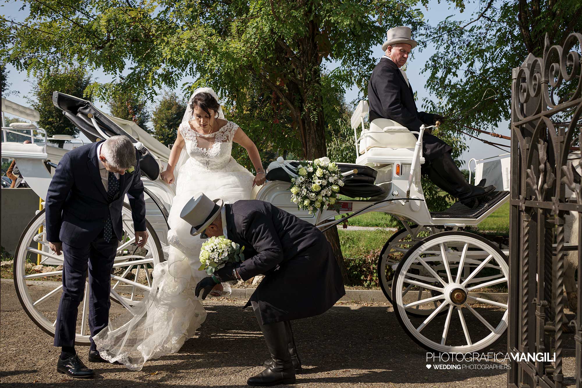 015 foto matrimonio reportage wedding arrivo sposa carrozza cavalli brescia 015 foto matrimonio reportage wedding arrivo sposa carrozza cavalli brescia