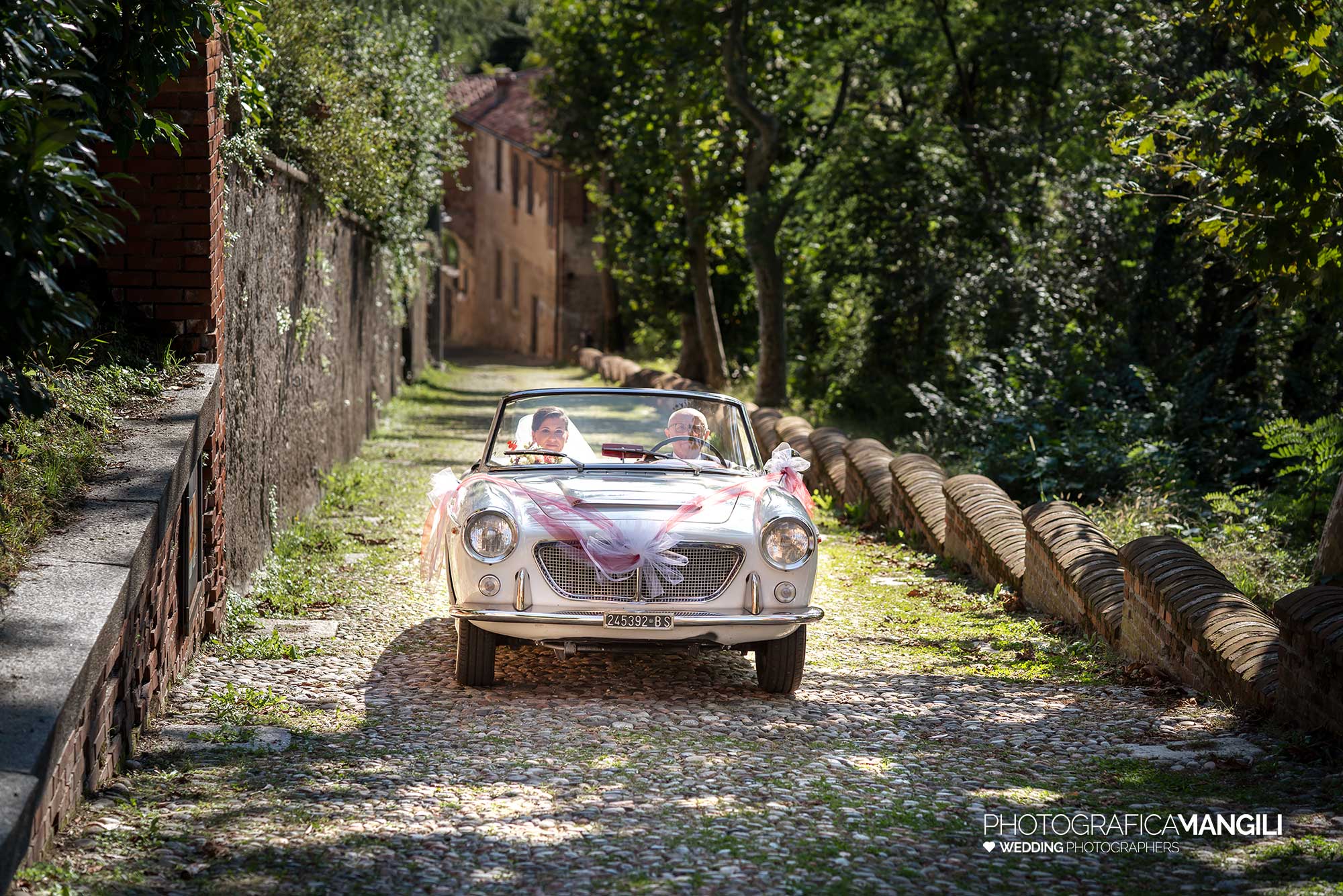 015 fotografo matrimonio wedding reportage arrivo machina chiesa sposa con padre varese 015 fotografo matrimonio wedding reportage arrivo machina chiesa sposa con padre varese