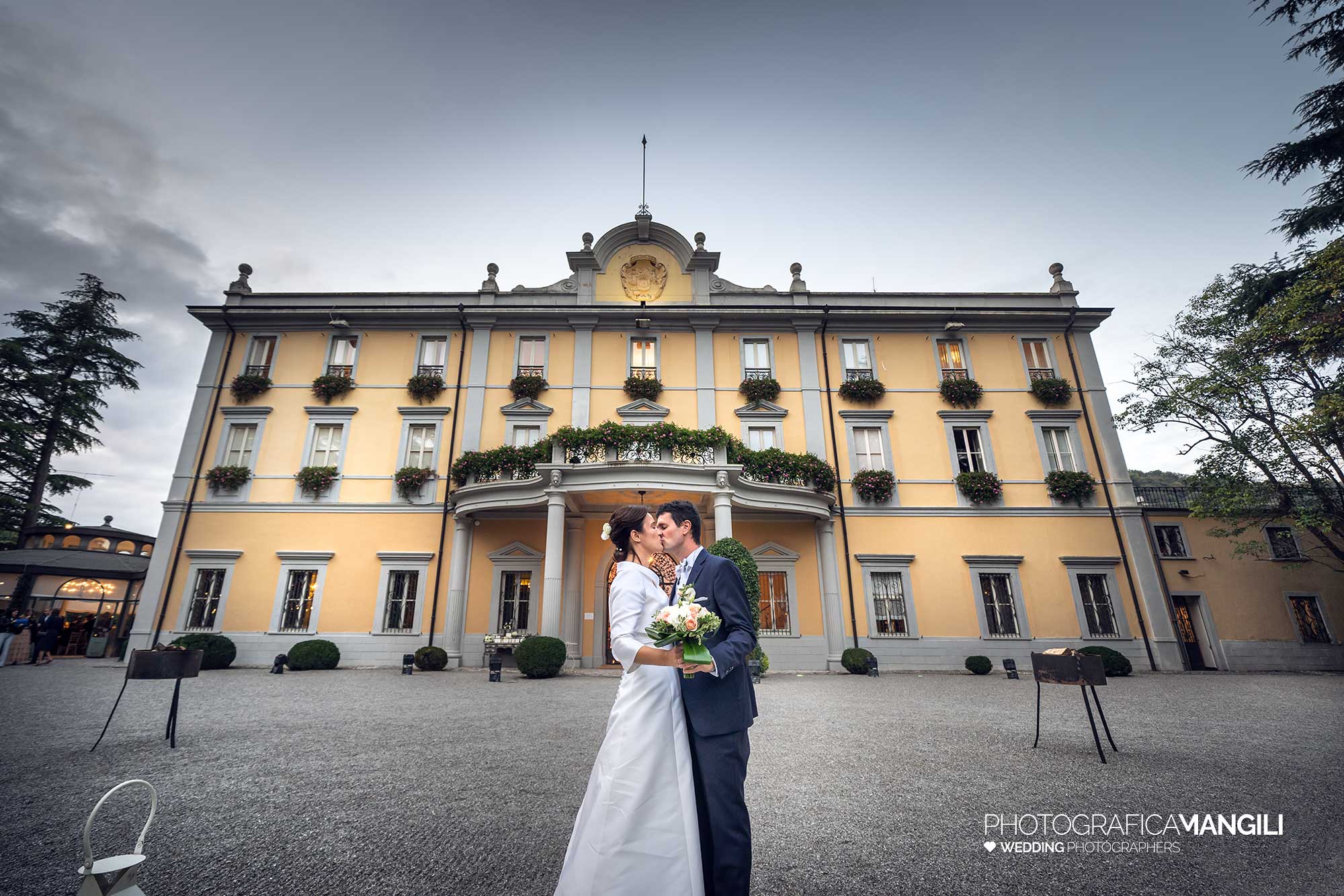 019 fotografo matrimonio wedding reportage ritratto sposi parco villa acquaroli carvico bergamo 019 fotografo matrimonio wedding reportage ritratto sposi parco villa acquaroli carvico bergamo