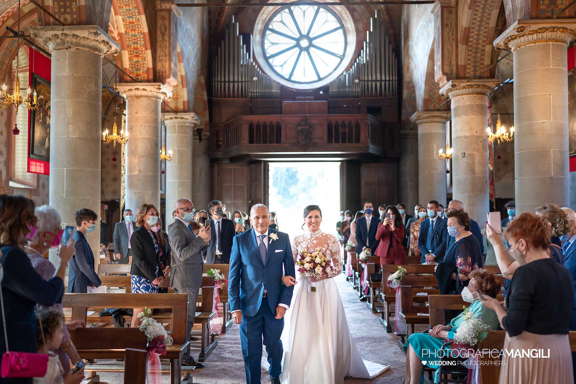 020 fotografo matrimonio wedding reportage ingresso chiesa sposa con padre varese 020 fotografo matrimonio wedding reportage ingresso chiesa sposa con padre varese