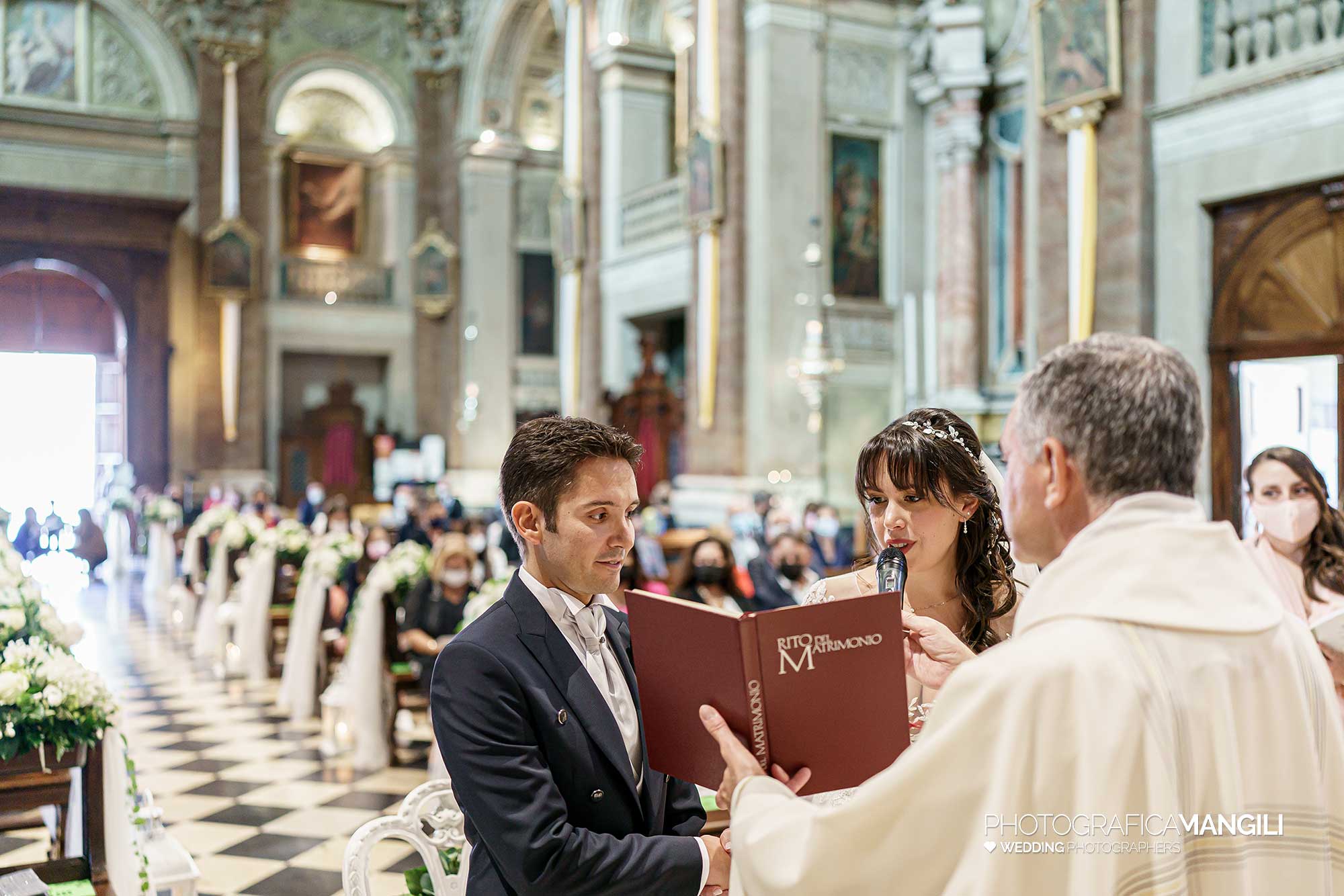 021 fotografo matrimonio reportage real wedding sposi promesse cerimonia religiosa chiesa bergamo 021 fotografo matrimonio reportage real wedding sposi promesse cerimonia religiosa chiesa bergamo