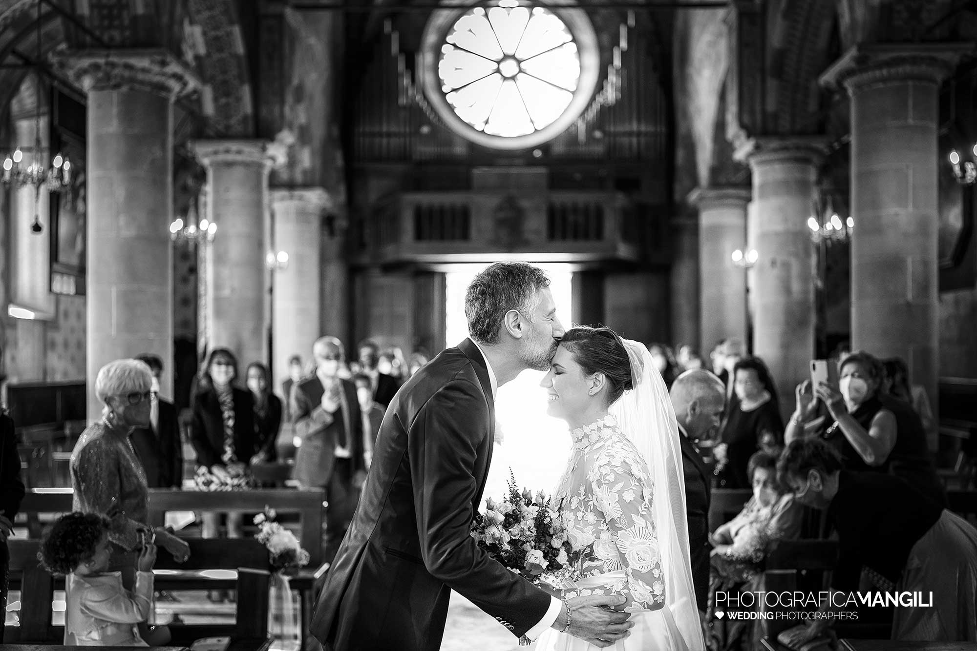 021 fotografo matrimonio wedding reportage ingresso chiesa sposa bacio varese 021 fotografo matrimonio wedding reportage ingresso chiesa sposa bacio varese