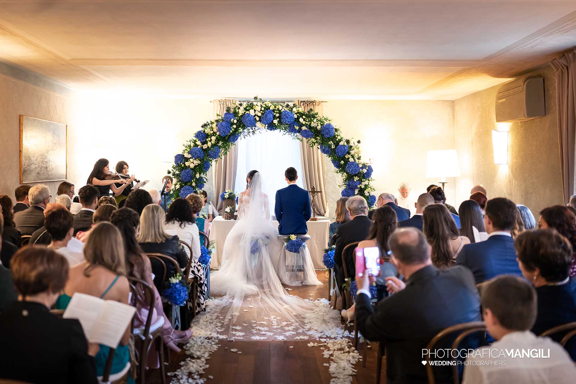 022 fotografo matrimonio reportage wedding sposi cerimonia religiosa arco fiori castello rossino calolziocorte lecco lago como 022 fotografo matrimonio reportage wedding sposi cerimonia religiosa arco fiori castello rossino calolziocorte lecco lago como