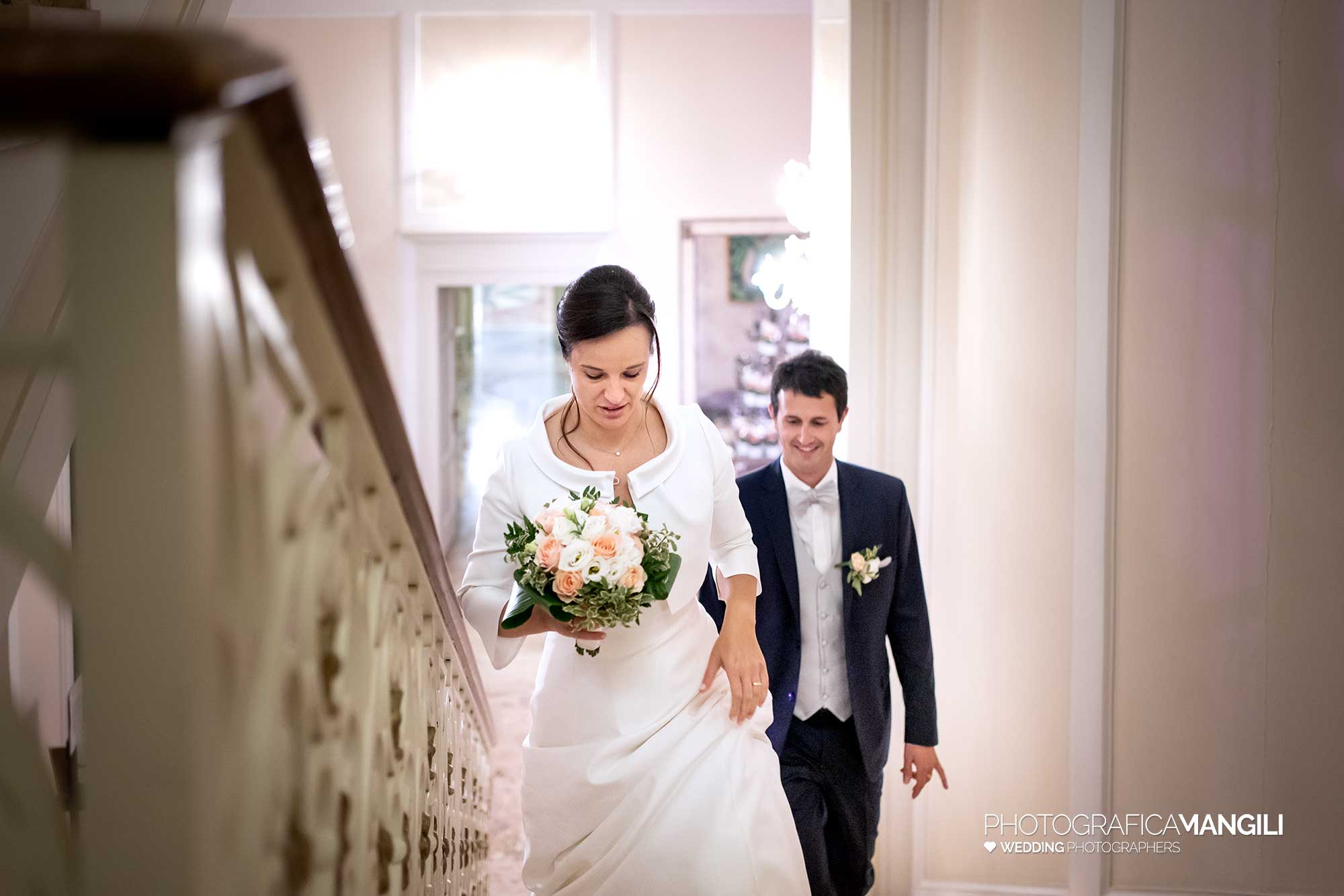 026 fotografo matrimonio wedding reportage ritratto sposi scale villa acquaroli carvico bergamo 026 fotografo matrimonio wedding reportage ritratto sposi scale villa acquaroli carvico bergamo